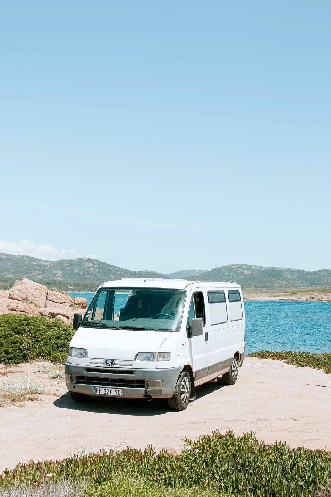 Vue avant de 3/4 Peugeot PEUGEOT BOXER - Yescapa
