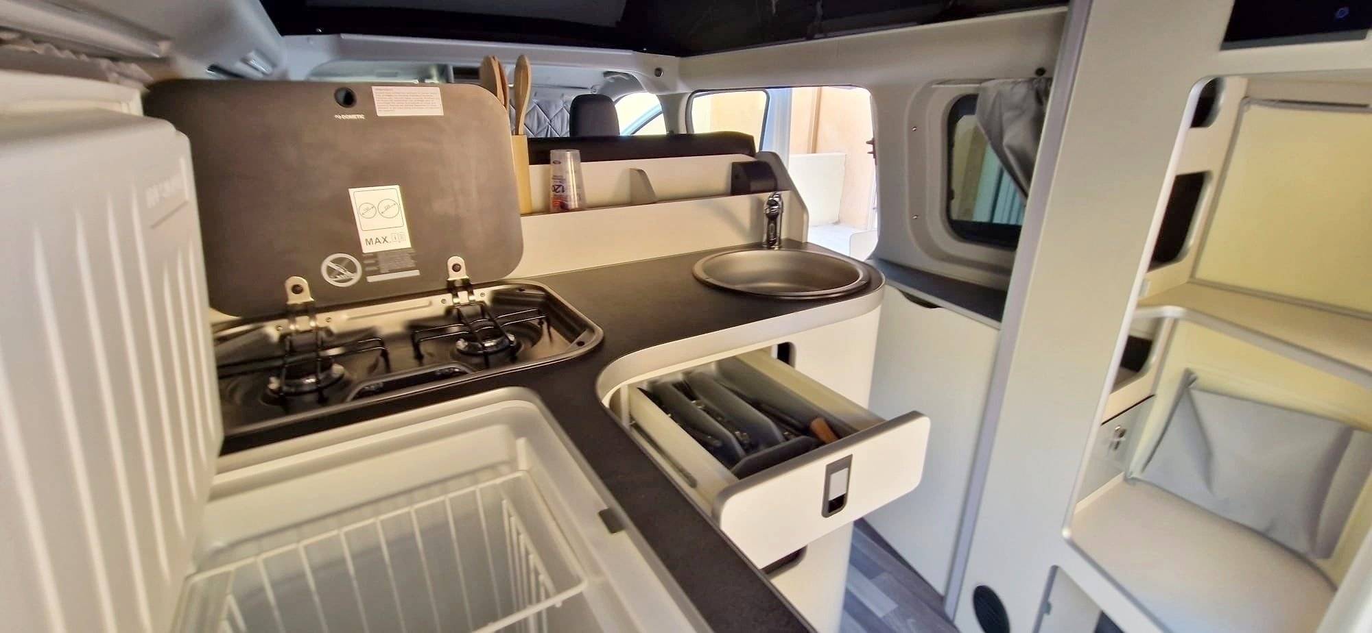 Kitchenette Ford Nugget - Yescapa