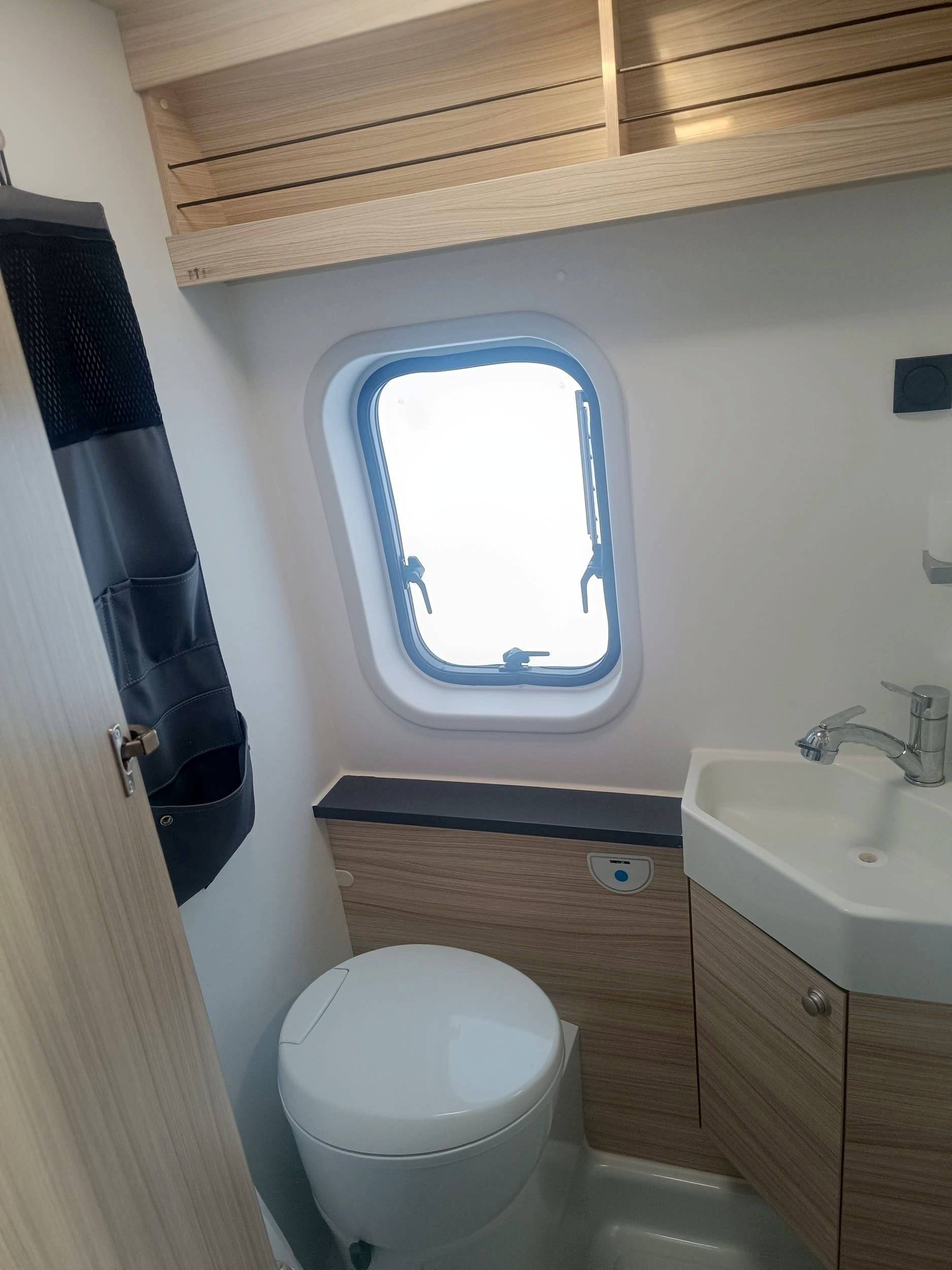 Adria SunLiving V60SP