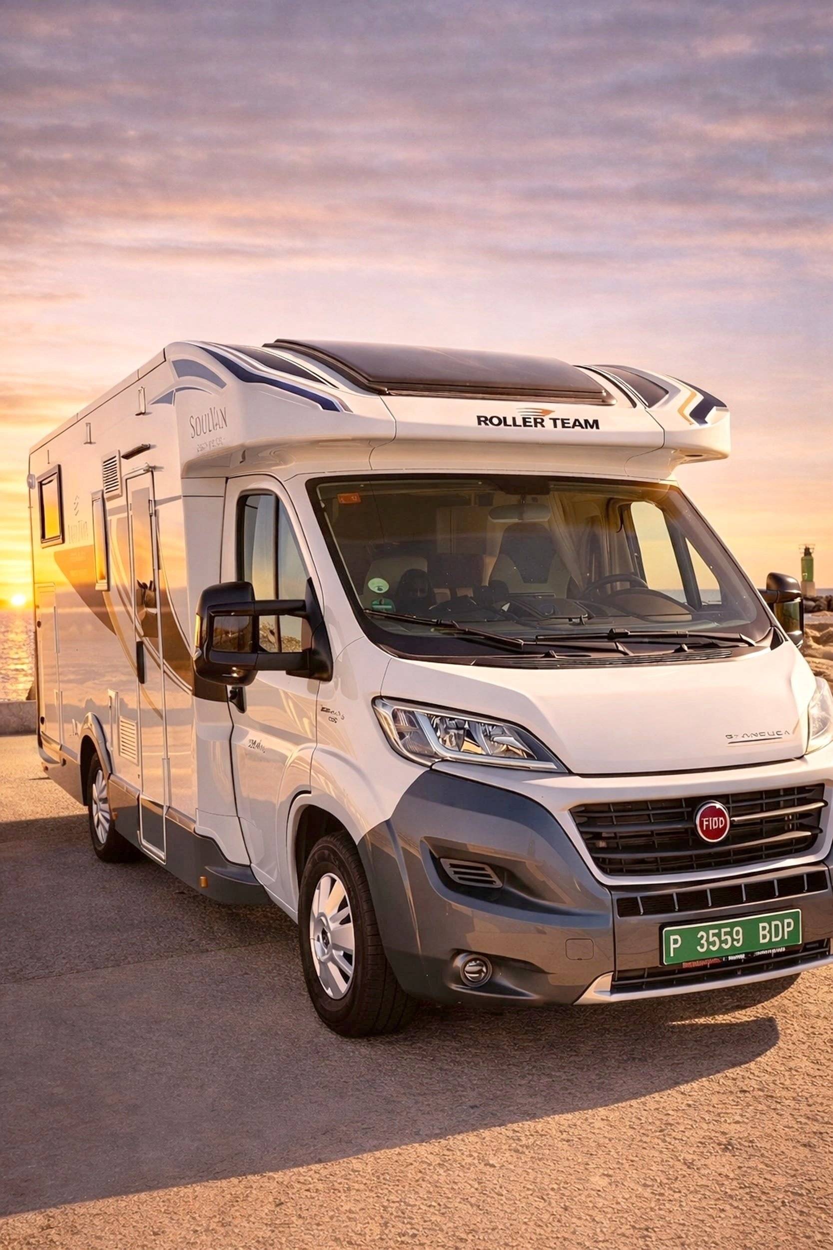 Vista frontale a ¾ Fiat Fiat Multijet 2   2,3 L   150 CV - Yescapa