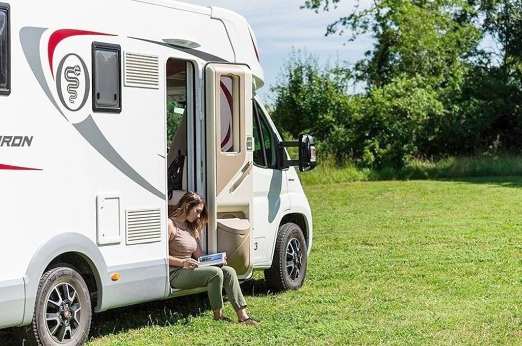 Vista frontale a ¾ Fiat - Yescapa