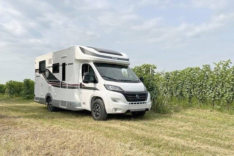 Vue avant de 3/4 Fiat 35 light 2,4 l 140 ch. - Yescapa