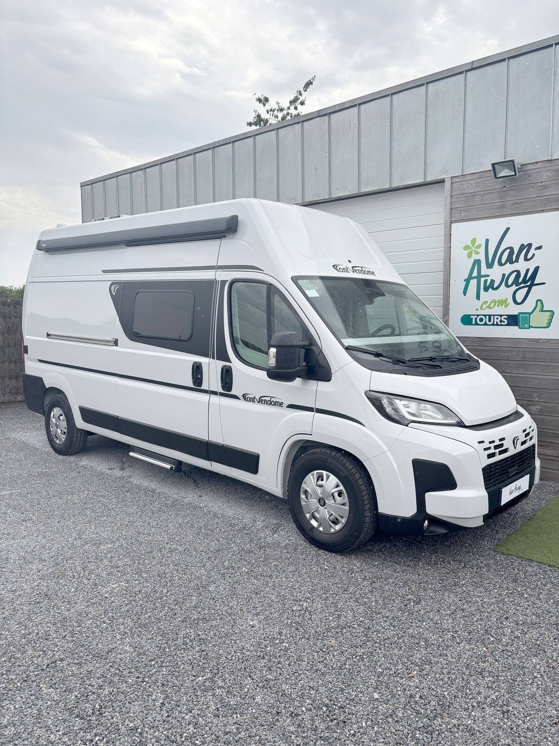 Front view from 3/4 Fiat FIAT DUCATO - Yescapa