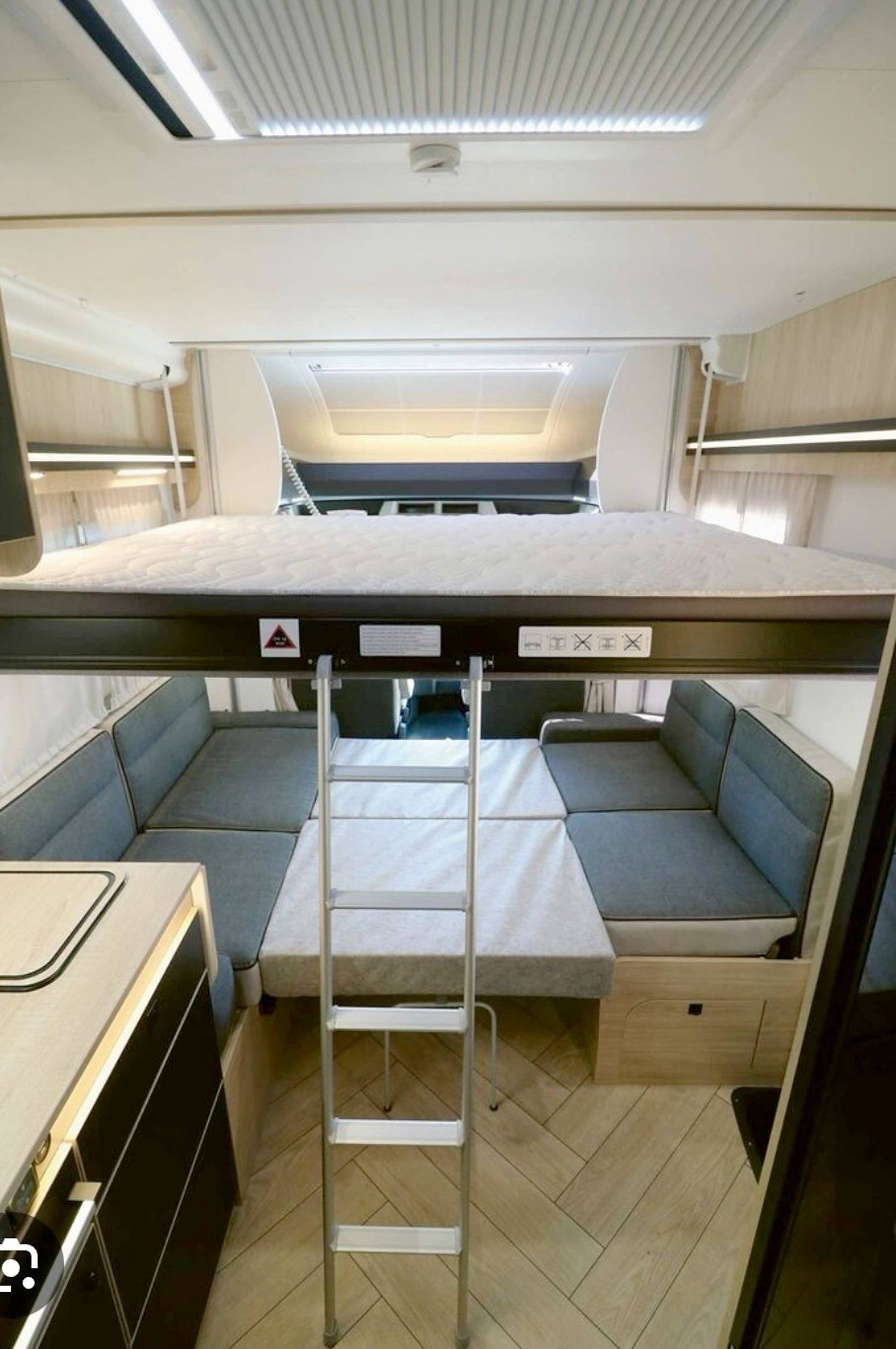 Plazas en cama Ford Transit 2,0 l 165 ch - Yescapa