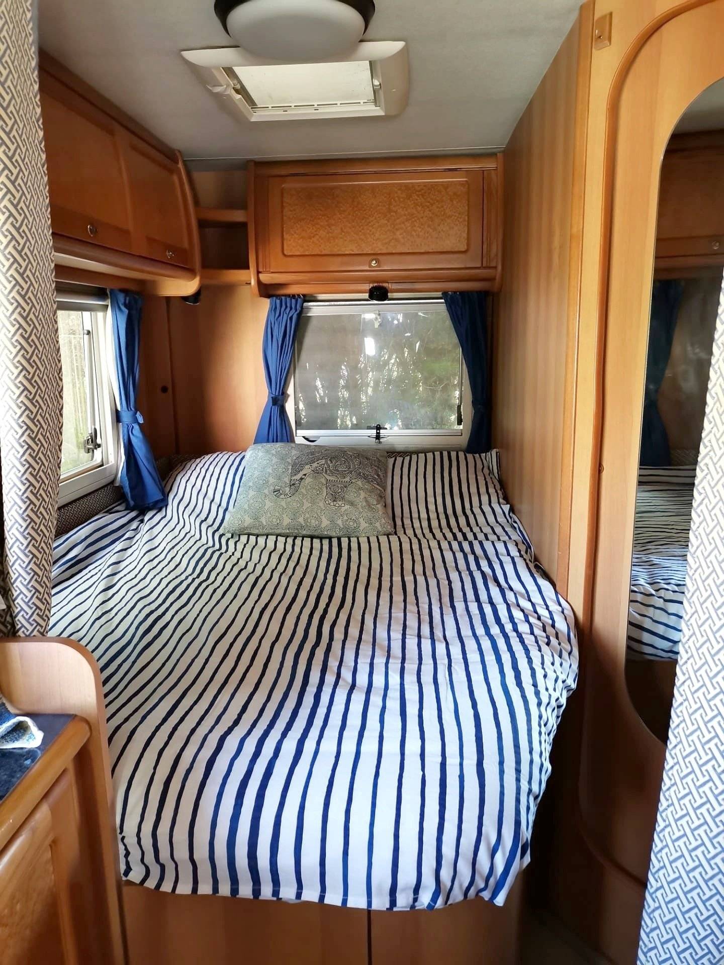 Berth Mercedes benz A312D - Yescapa