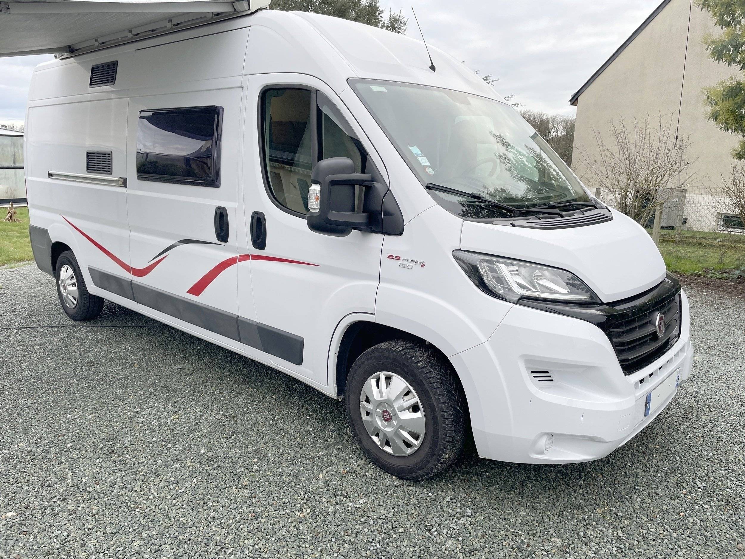 Challenger 2,3 l 130 ch