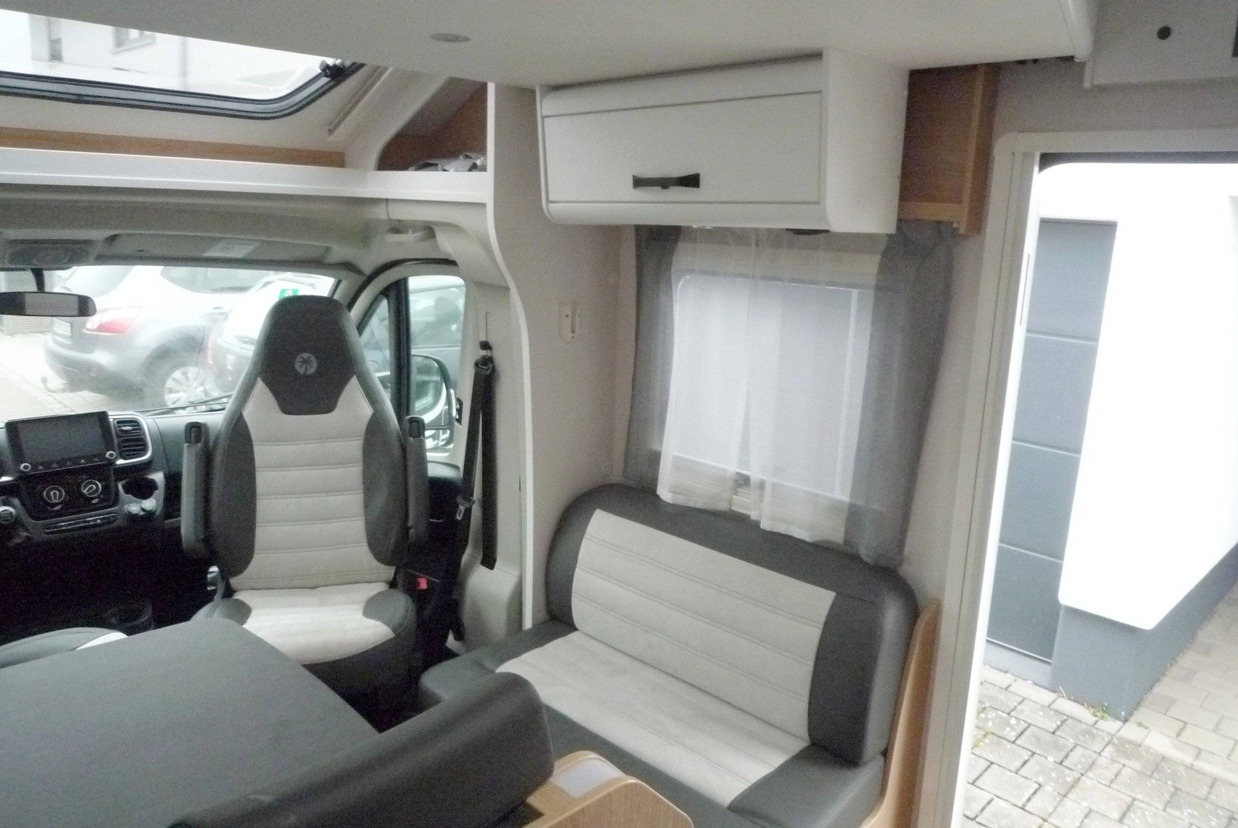 Sunlight  T67 mit Markise- Solar- Radheckträger- Navi- RFK