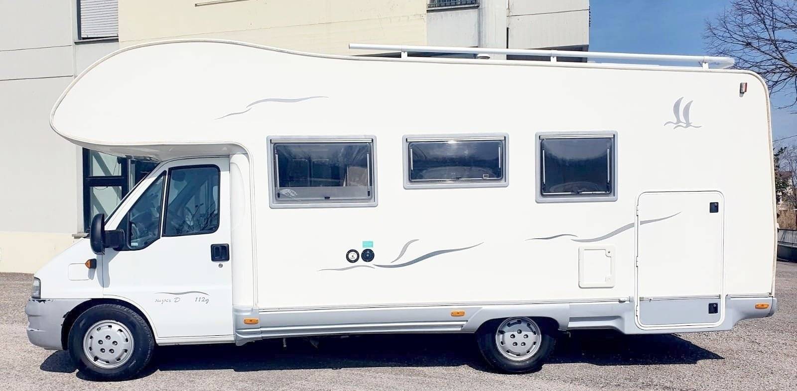 Front view from 3/4 Fiat - Yescapa