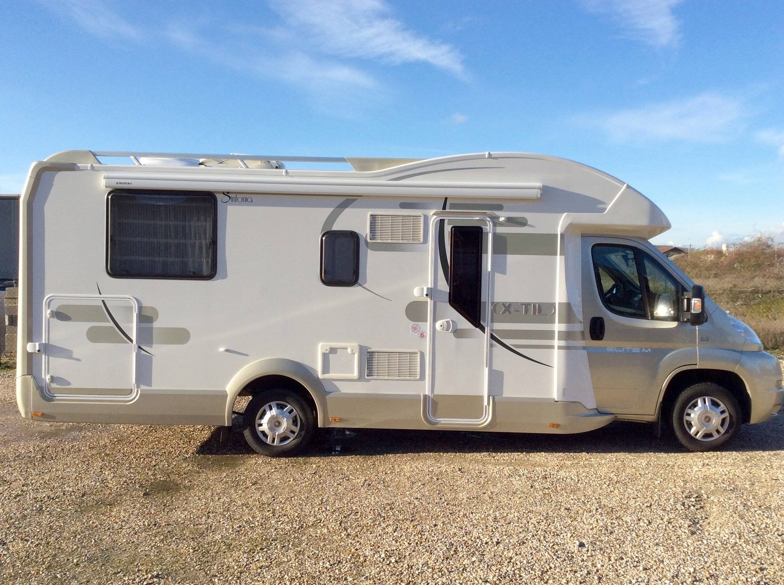 Front view from 3/4 Fiat Ducato 2,3 l 150 ch - Yescapa