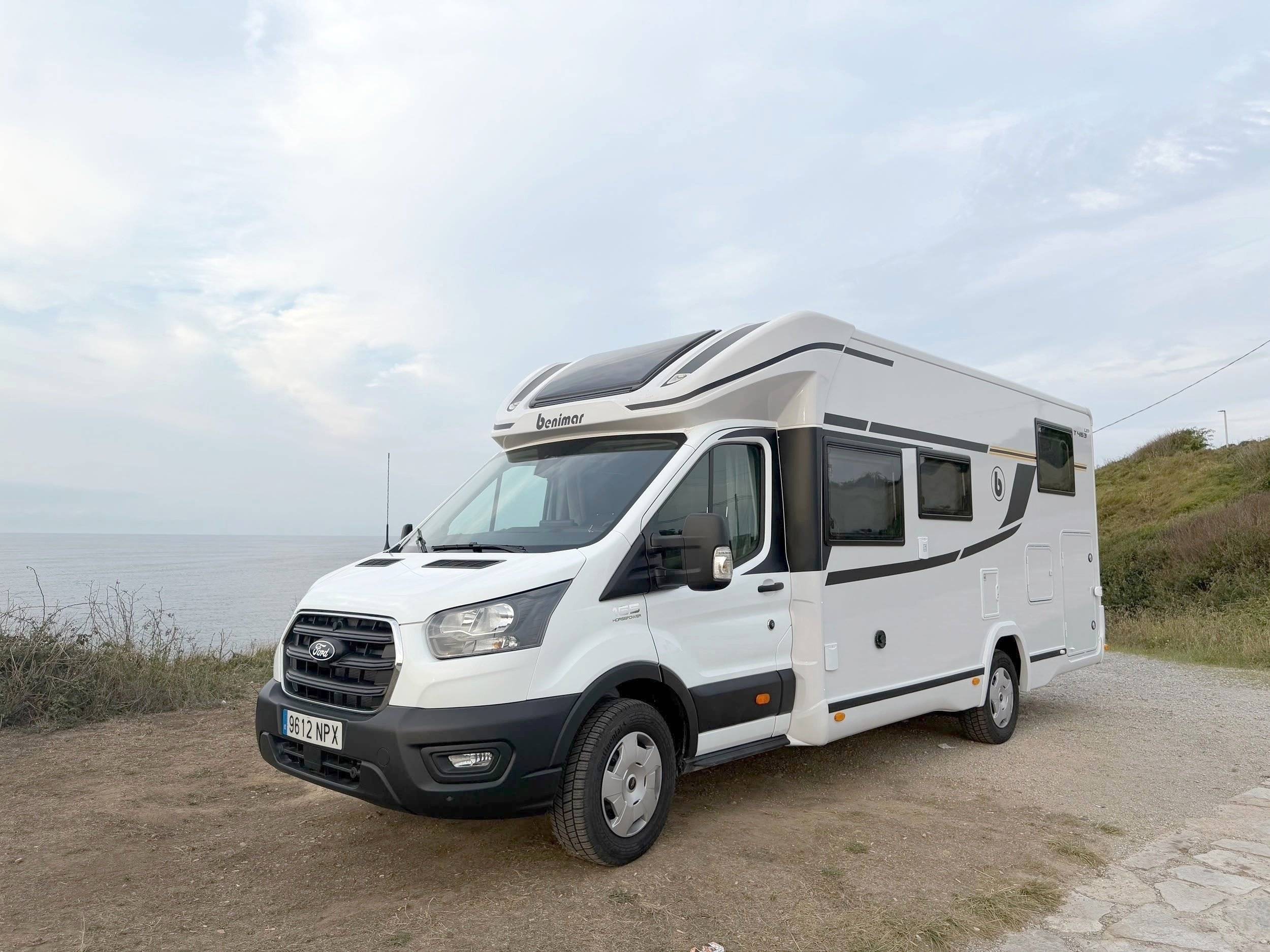 Front view from 3/4 Ford - Yescapa