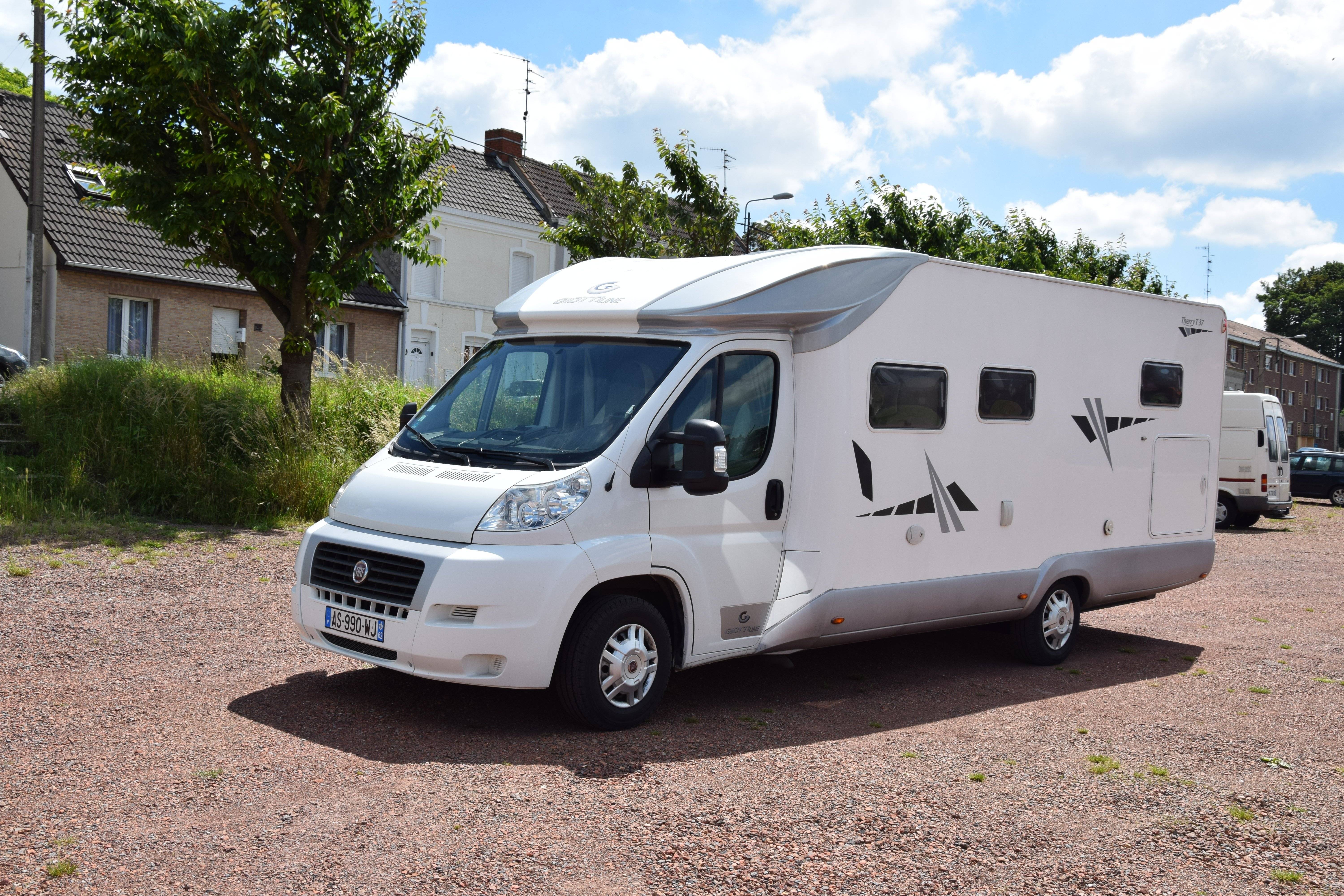 Front view from 3/4 Fiat Fiat Weinsberg - Yescapa