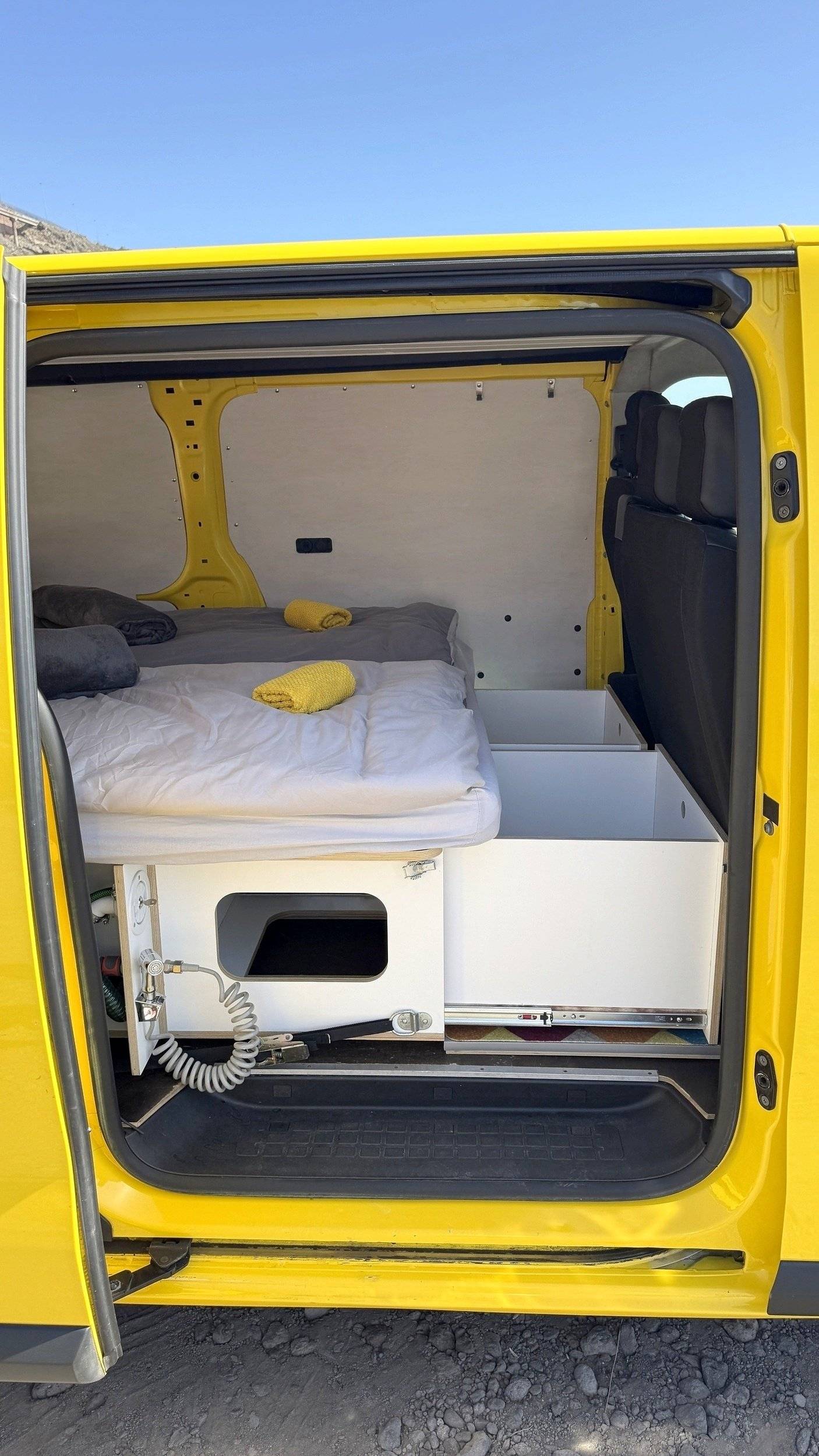 slaapplaatsen Peugeot Expert 2,0l 120ch - Yescapa