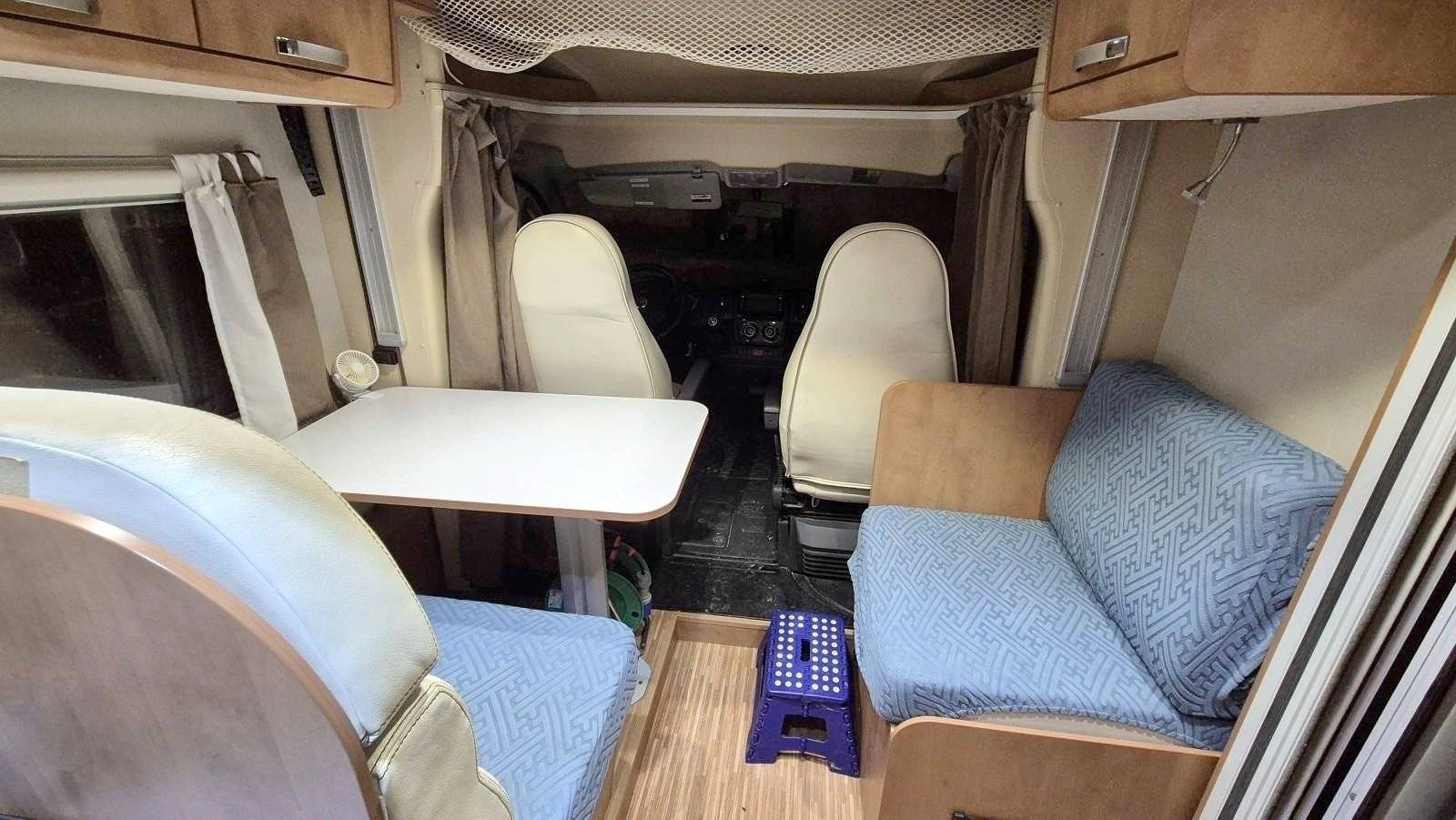 Área de jantar Fiat Fiat Multijet 2   2,3 L   150 CV - Yescapa