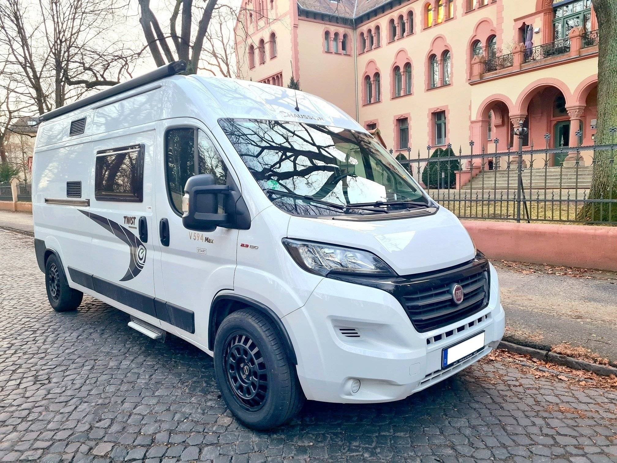 Voorkant 3/4 Fiat Ducato 130 Multijet - Yescapa