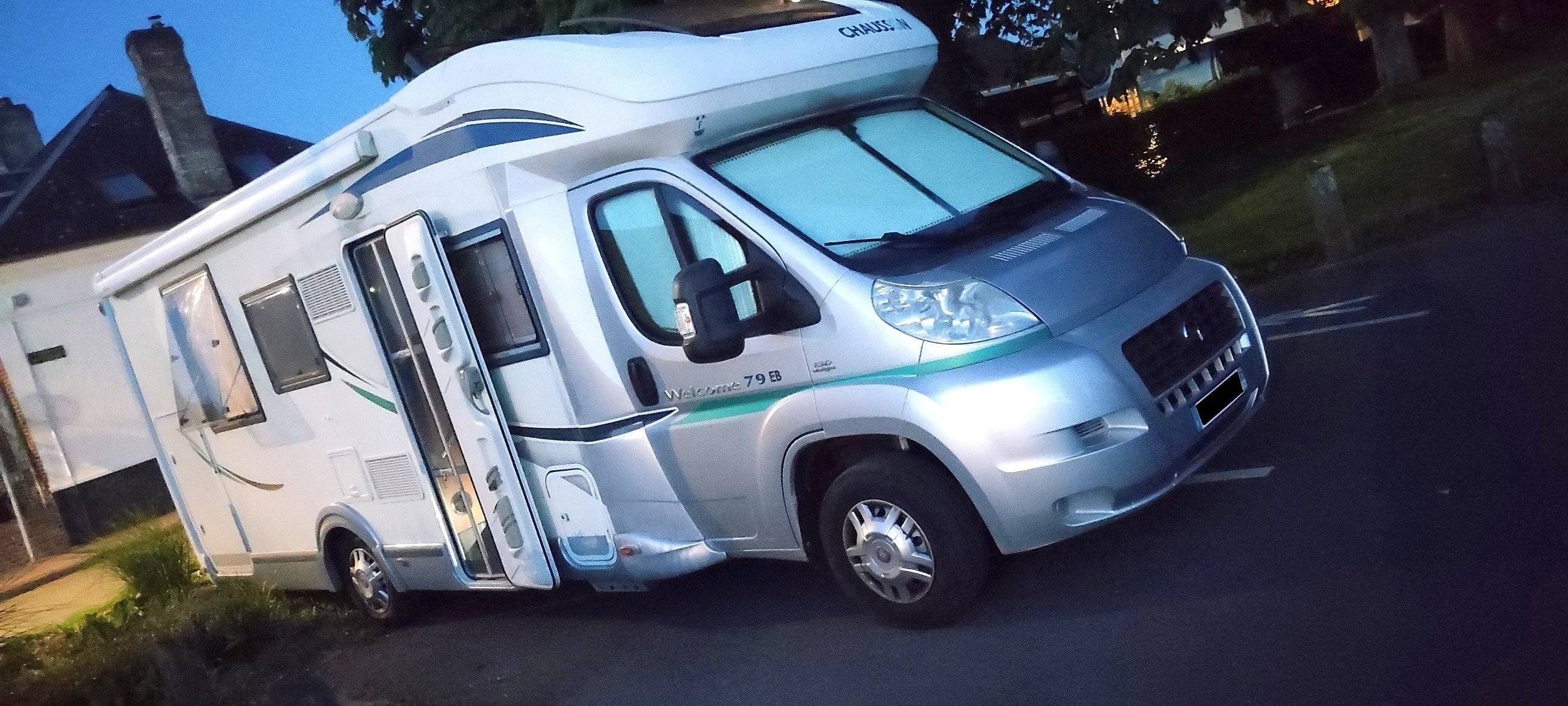 Front view from 3/4 Fiat Ducato 2,2 l Multijet 130 ch. - Yescapa