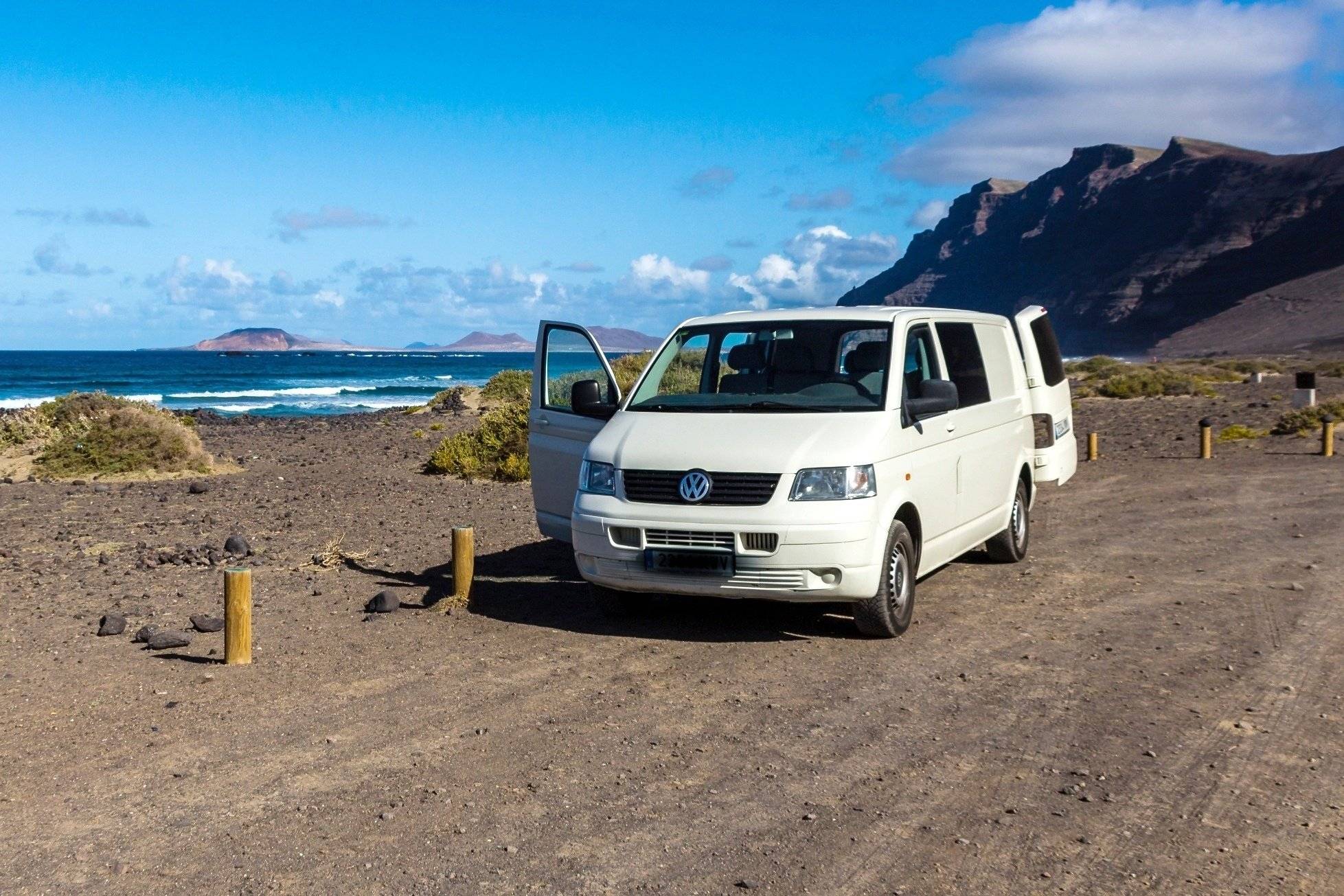 Front view from 3/4 Volkswagen - Yescapa