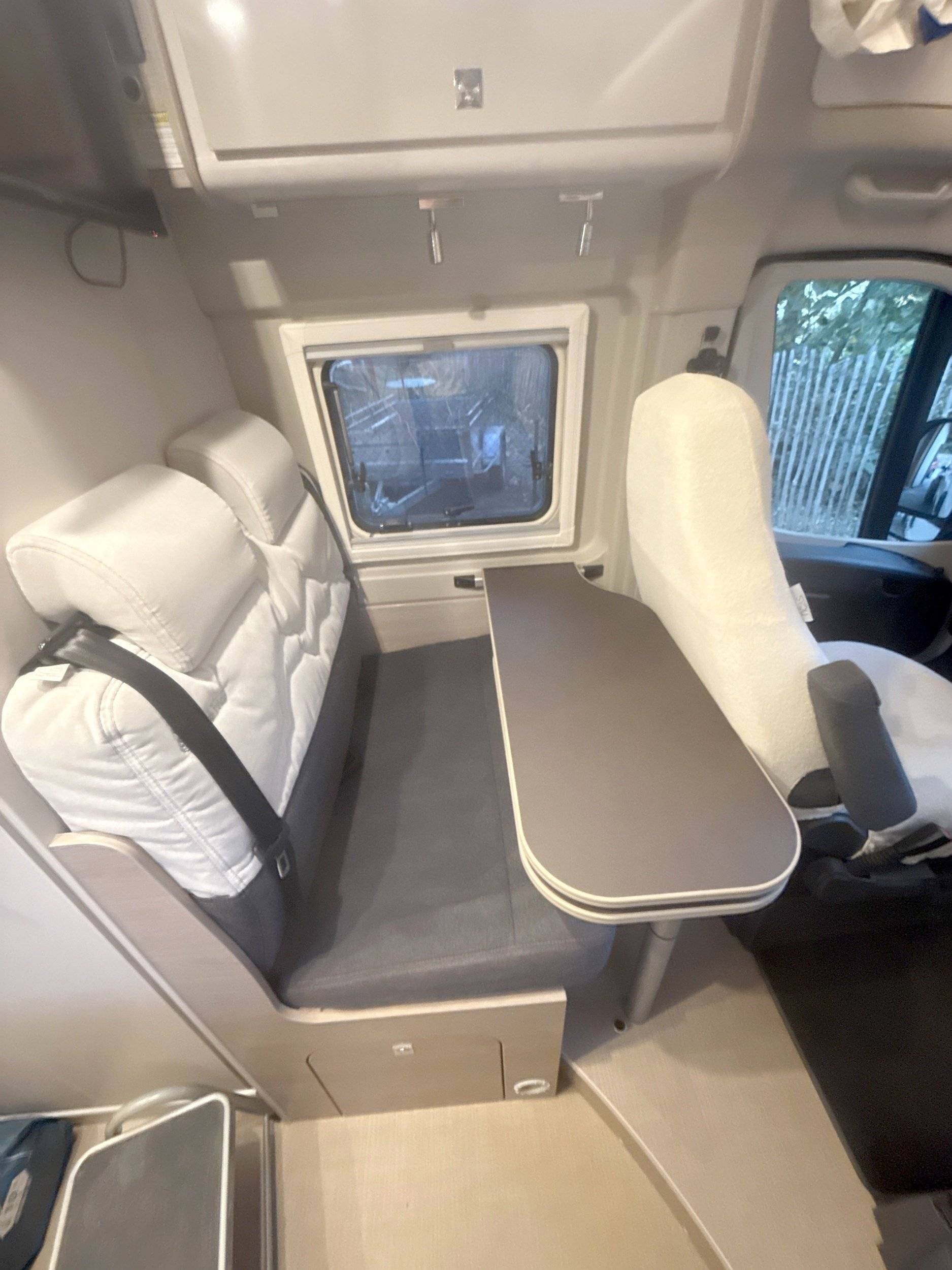 Coin repas Citroën jumper 140cv - Yescapa