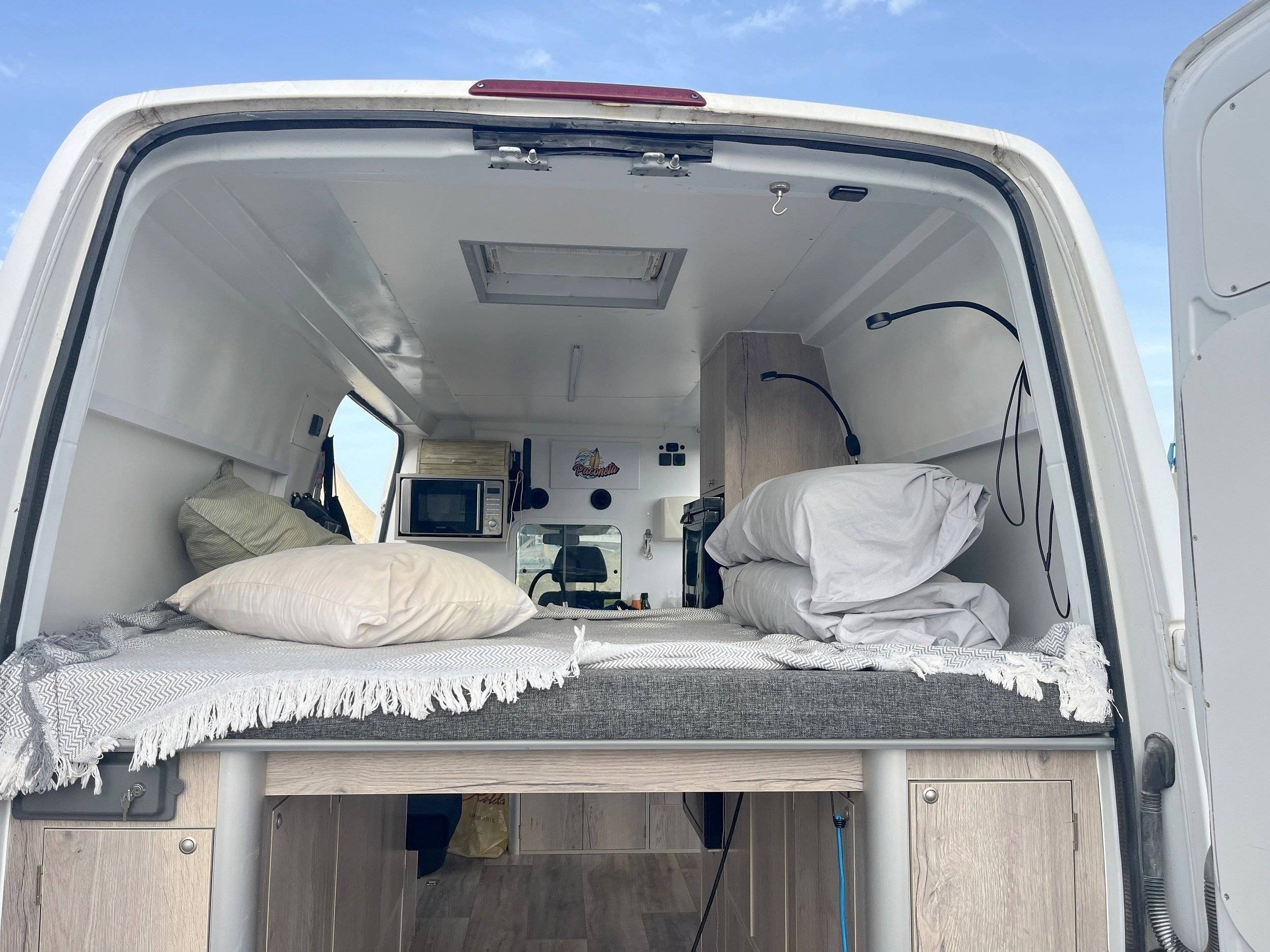 Slaapplaatsen Volkswagen Crafter 2,0 l 102 ch - Yescapa