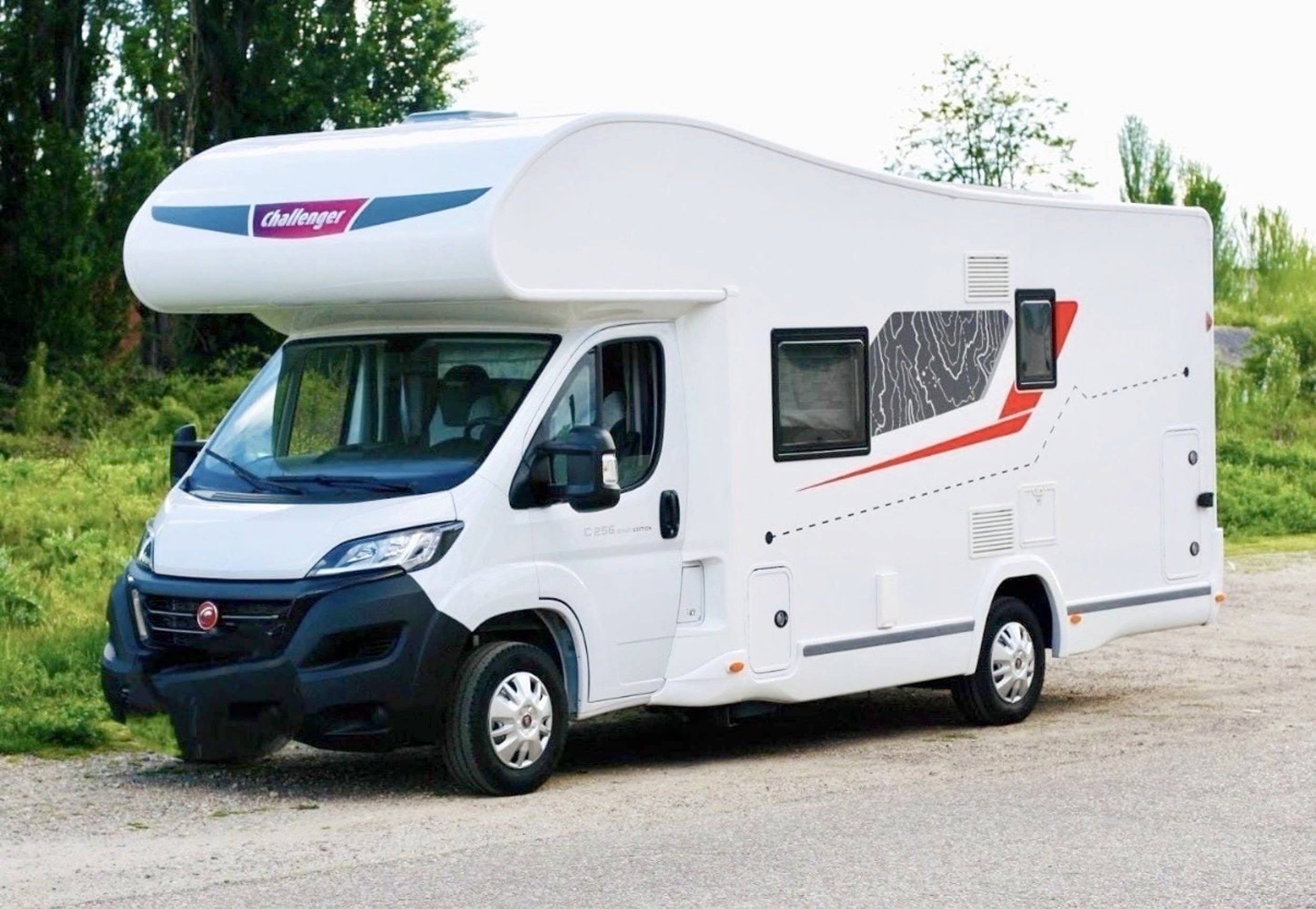 Front view from 3/4 Fiat 2.2 140 CV - Yescapa