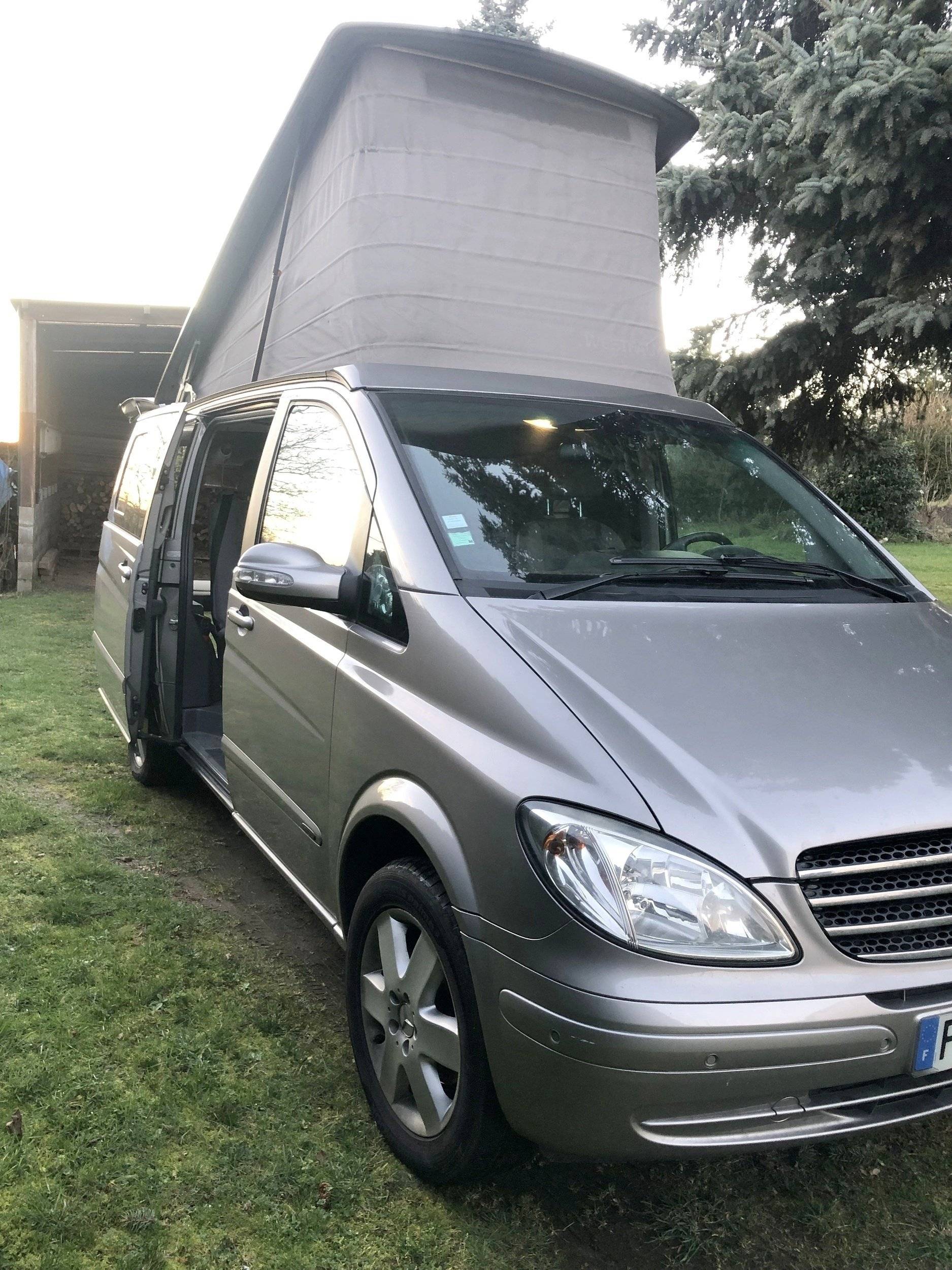 Vue avant de 3/4 Mercedes - Yescapa