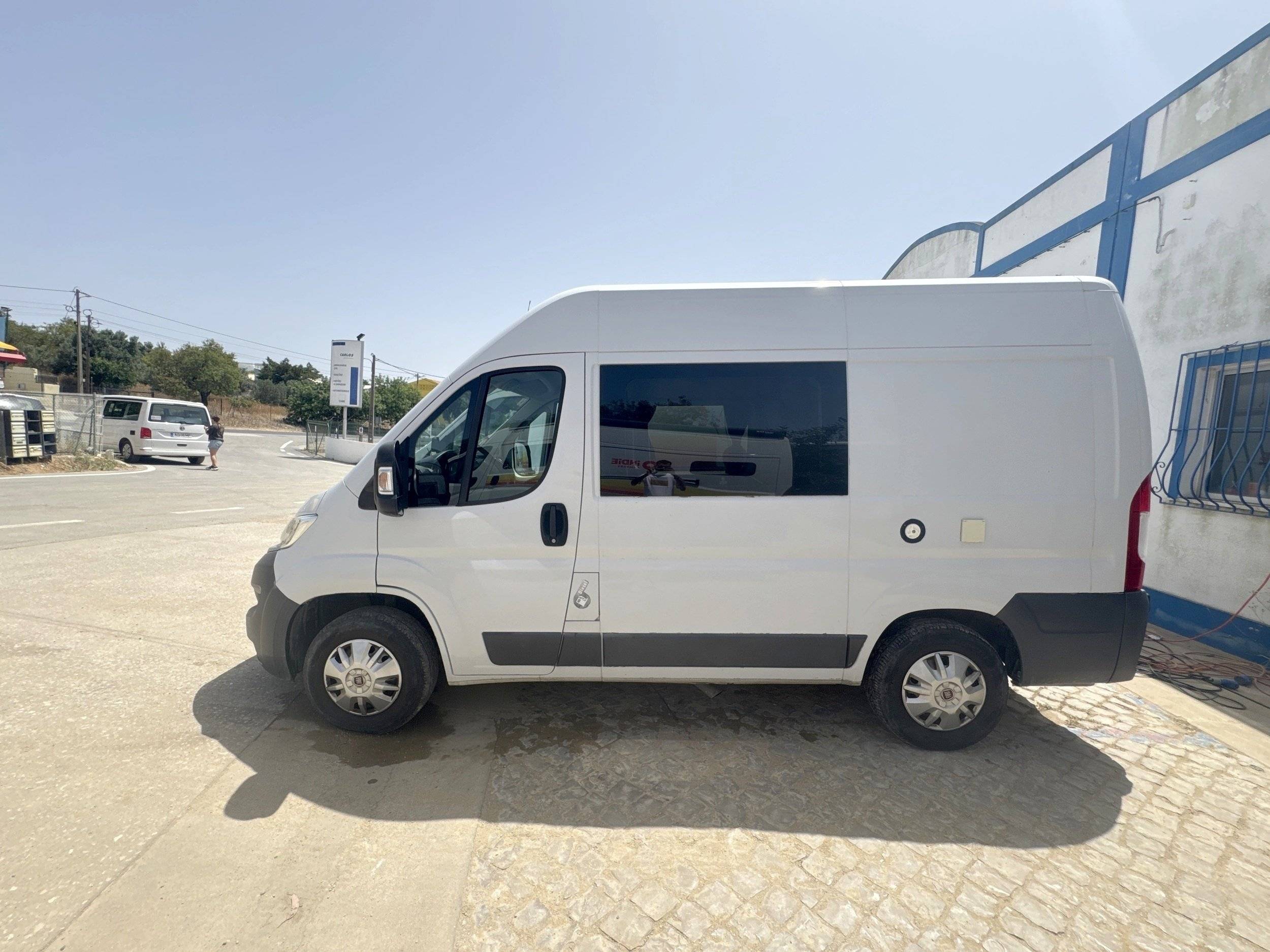 Vista frontale a ¾ Fiat Fiat Multijet 2   2,3 L   150 CV - Yescapa