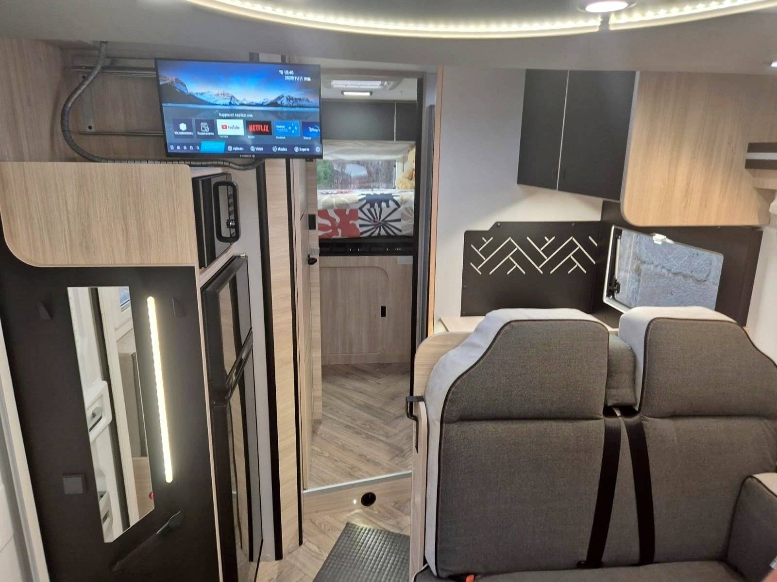 Dining Area Peugeot Peugeot Boxer - Yescapa