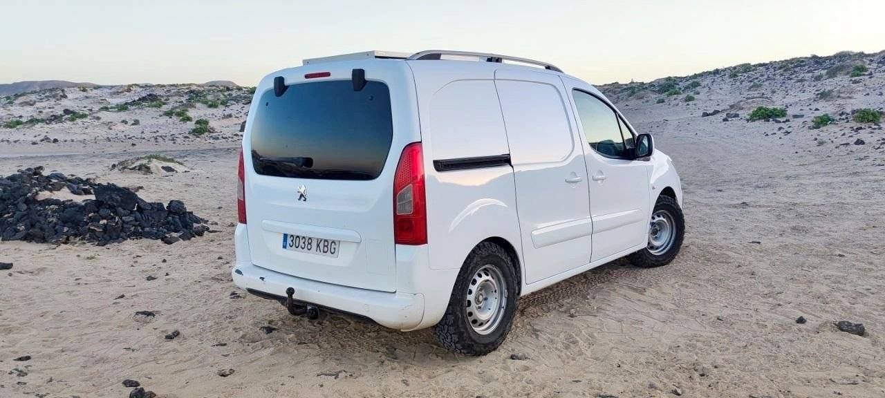 Rear view Peugeot Peugeot - Yescapa
