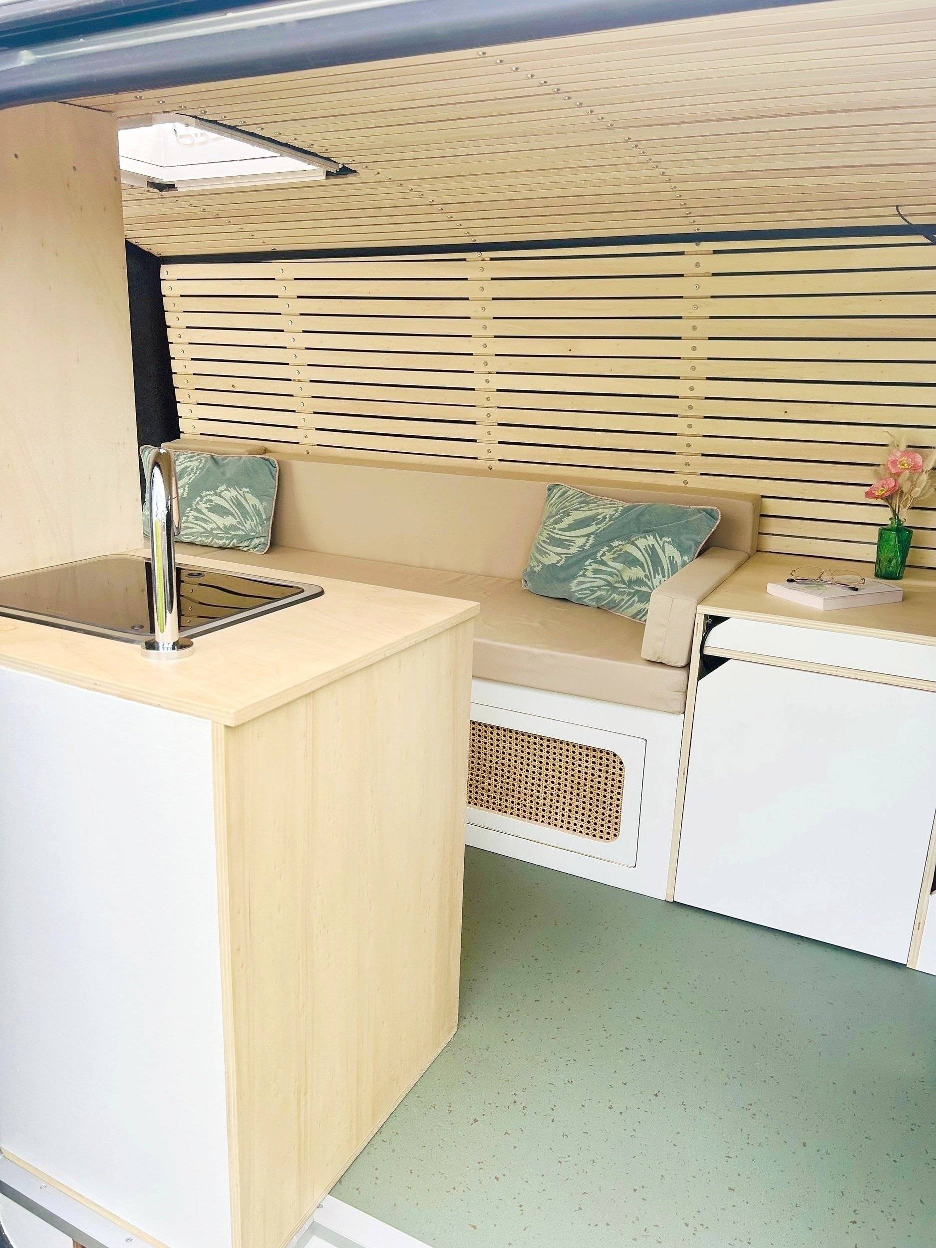 Dining Area Volkswagen T6 2,0 l 204 ch - Yescapa