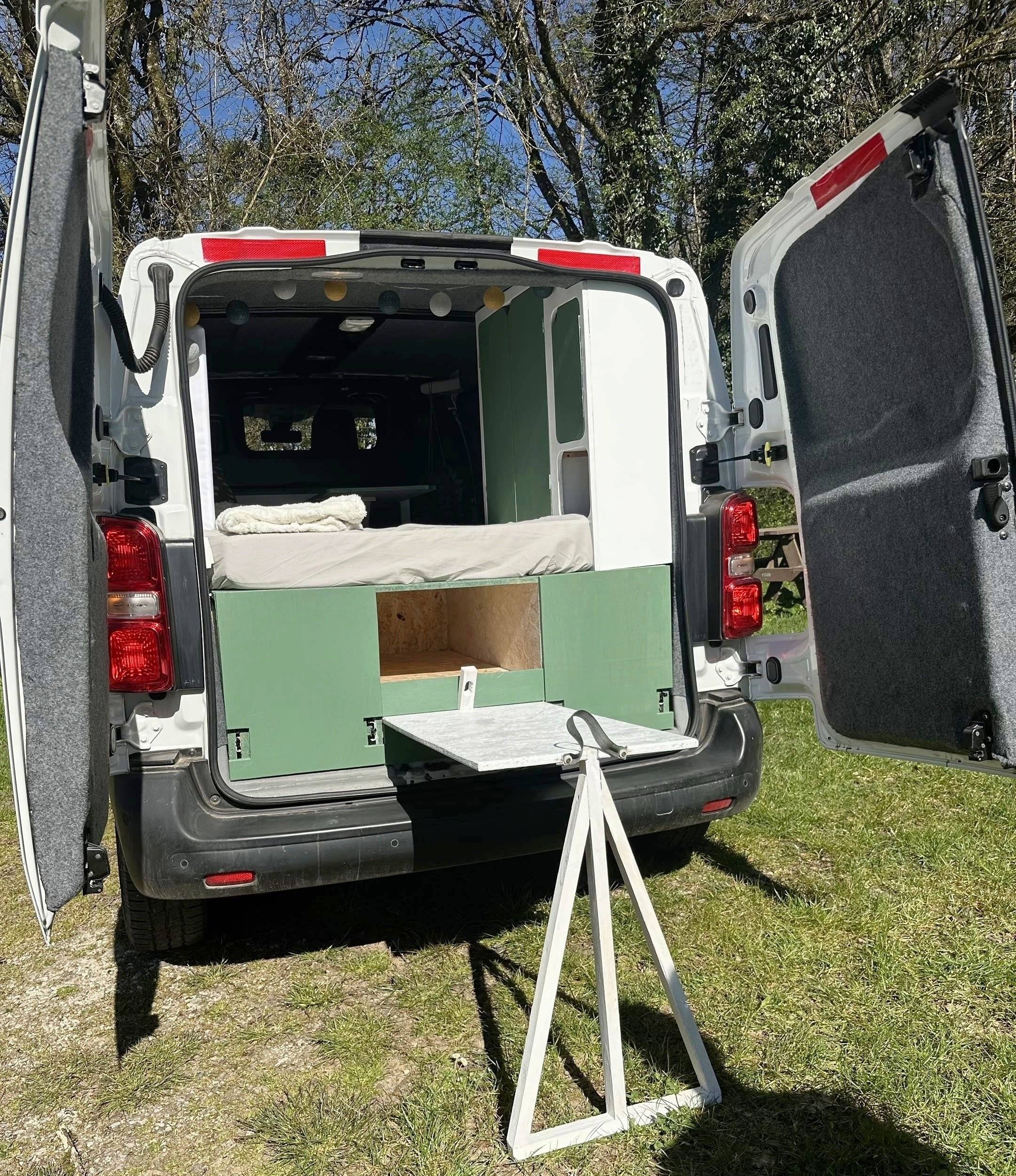 Menjador Opel Vivaro - Yescapa