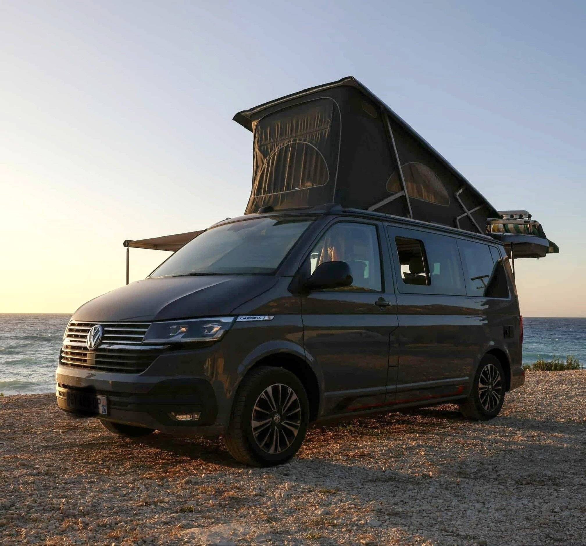 schräge Vorderansicht Volkswagen Volkswagen T6.1 California OCEAN - Yescapa