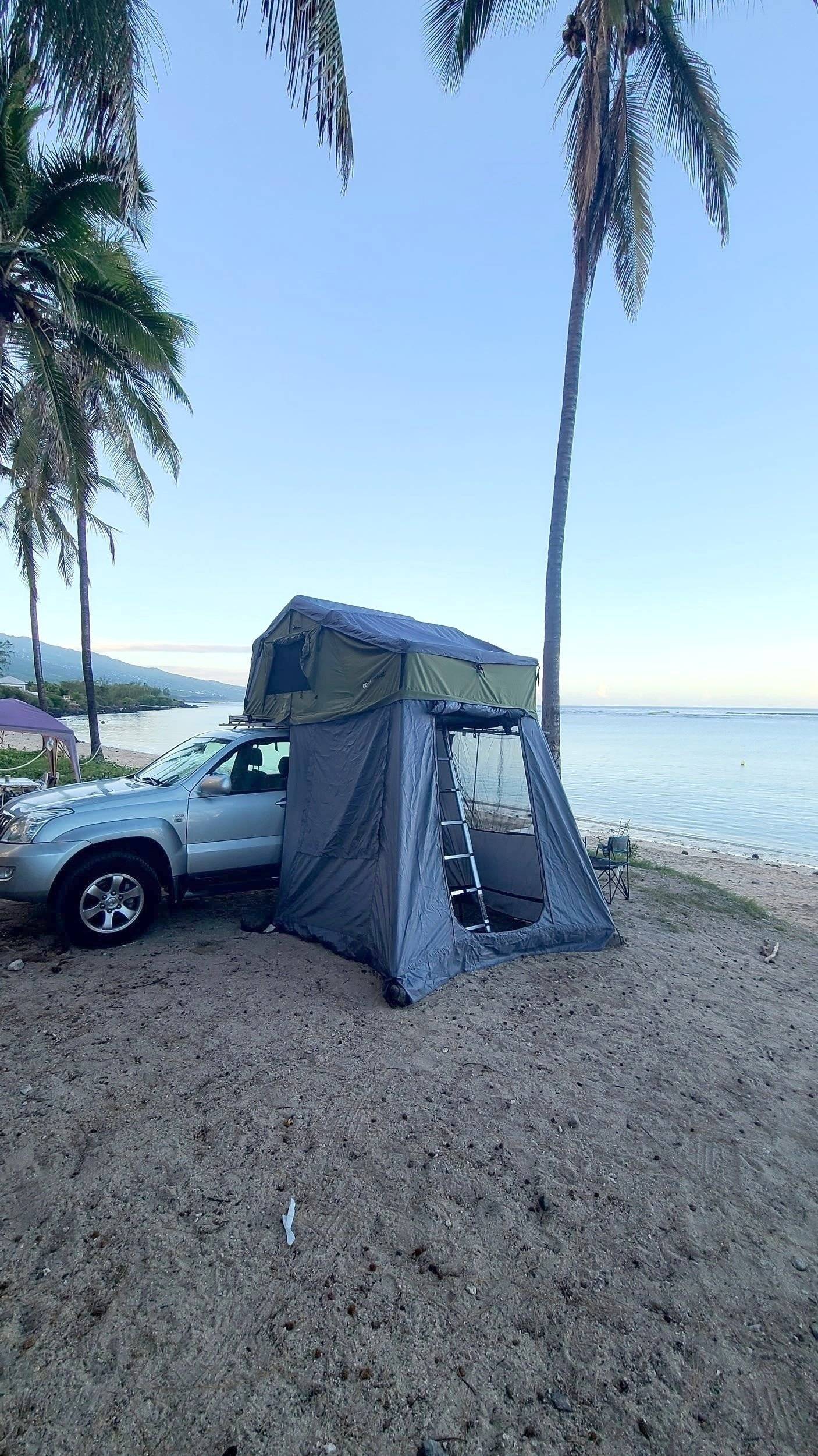 Vista frontale a ¾ Toyota Land cruiser - Yescapa