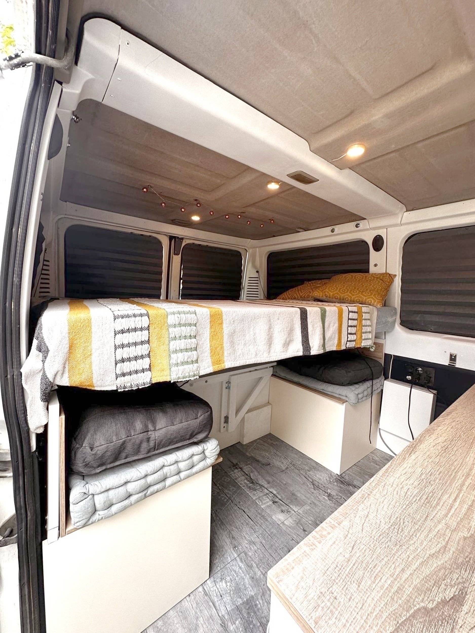 Dormidas Peugeot Boxer 2,8 HDI - Yescapa