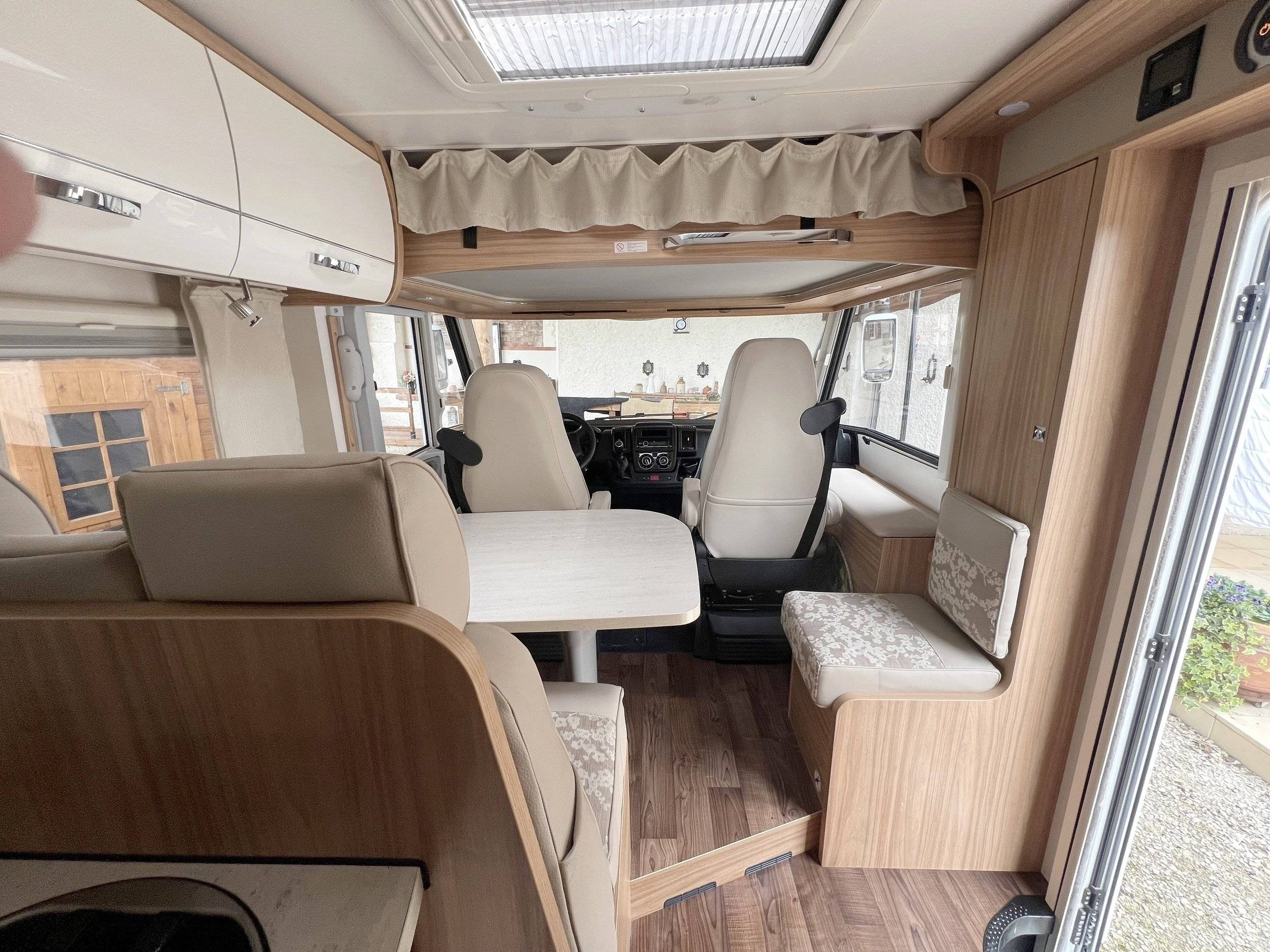 Dinette Ford - Yescapa