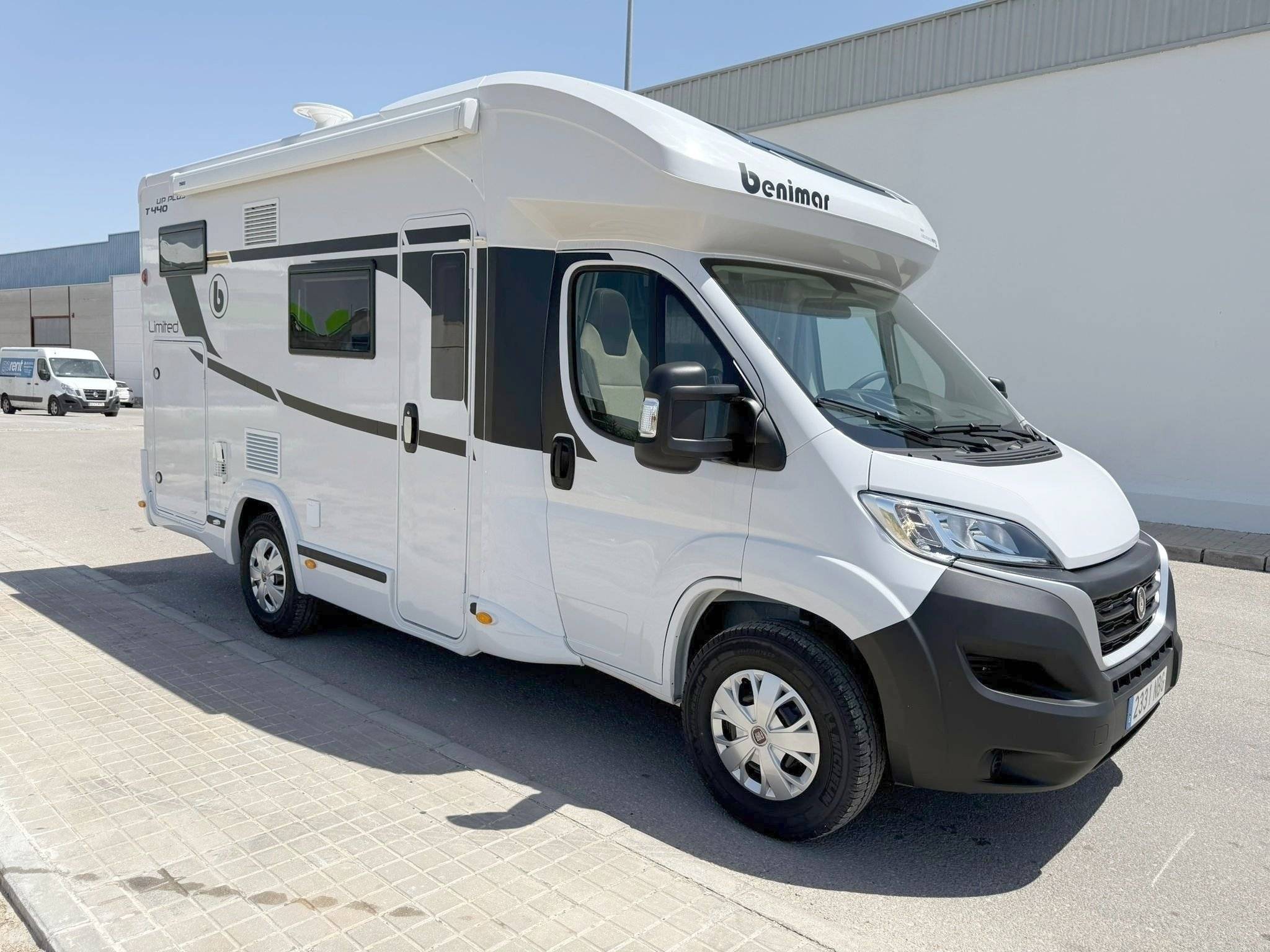 Vue avant de 3/4 Fiat - Yescapa