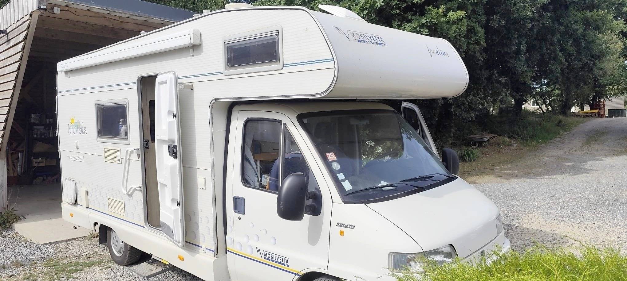 Front view from 3/4 Fiat - Yescapa