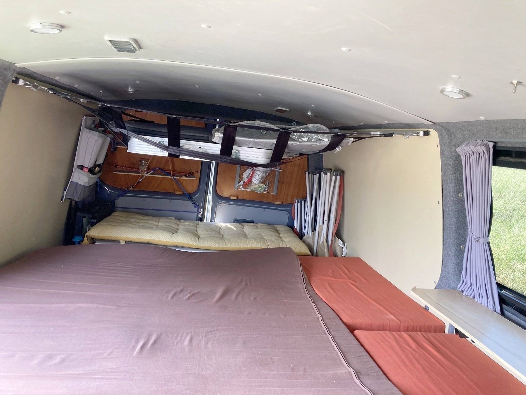 Berth Volkswagen T5 2 l 140 ch - Yescapa