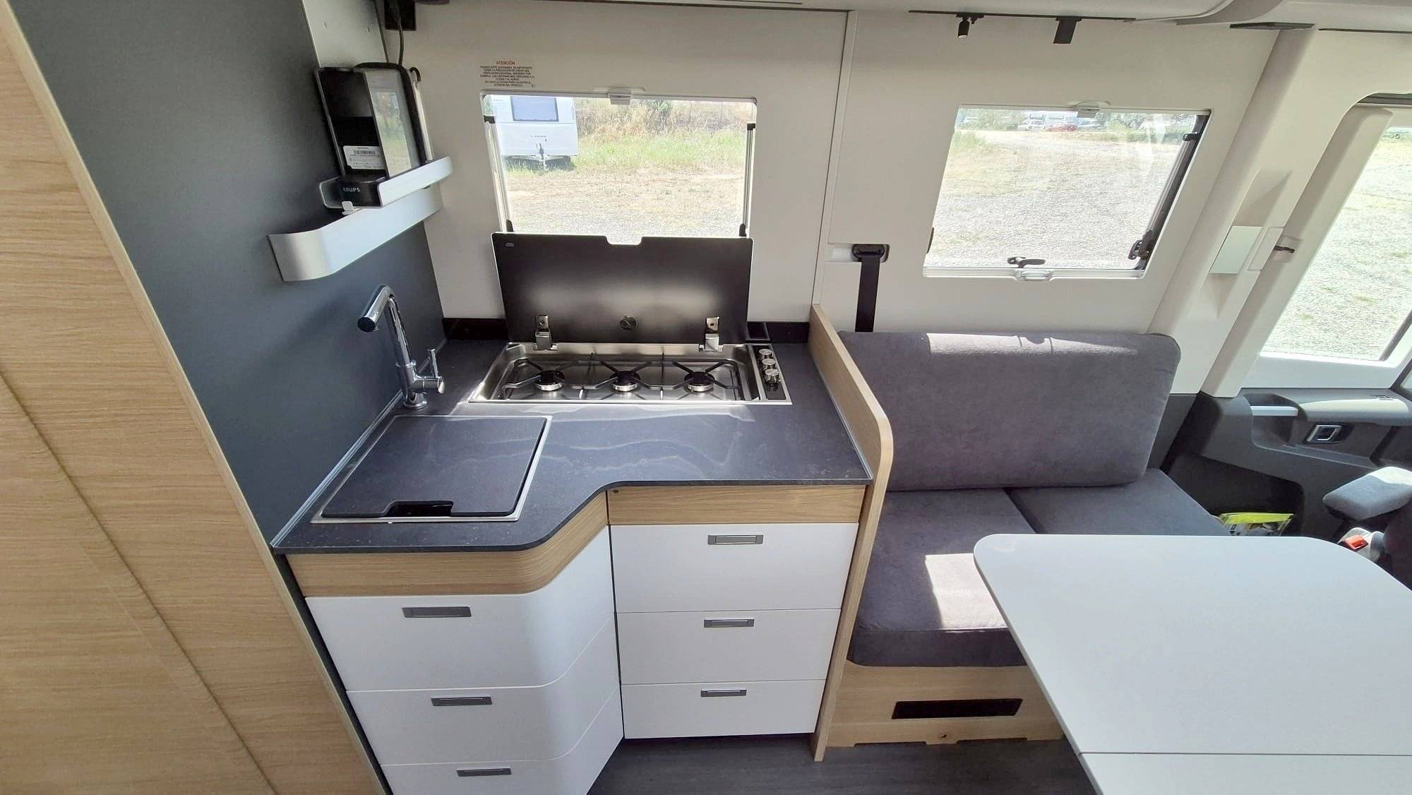 Adria SONIC 700 PLUS DC