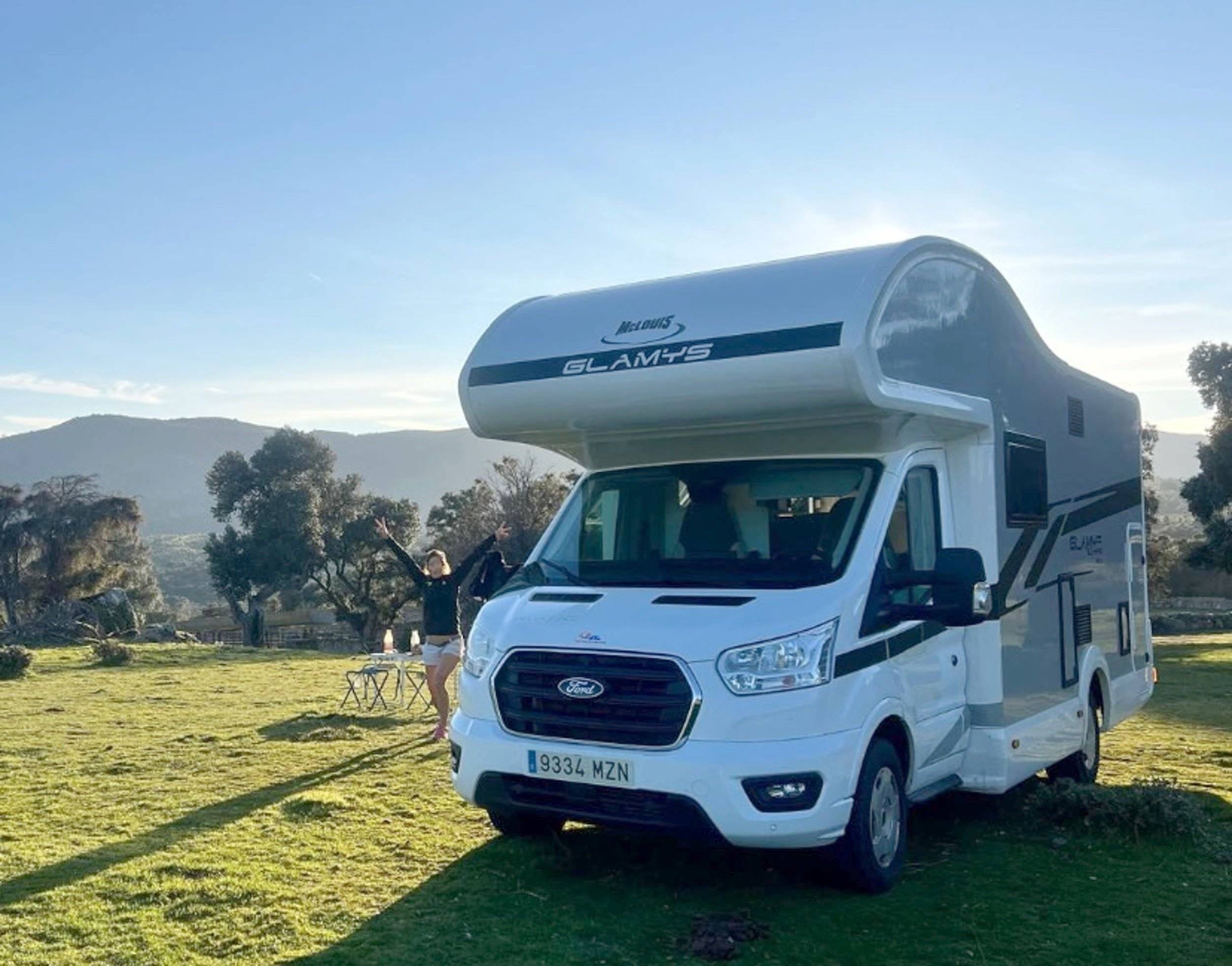 Vista del vehicle angle davanter Ford - Yescapa