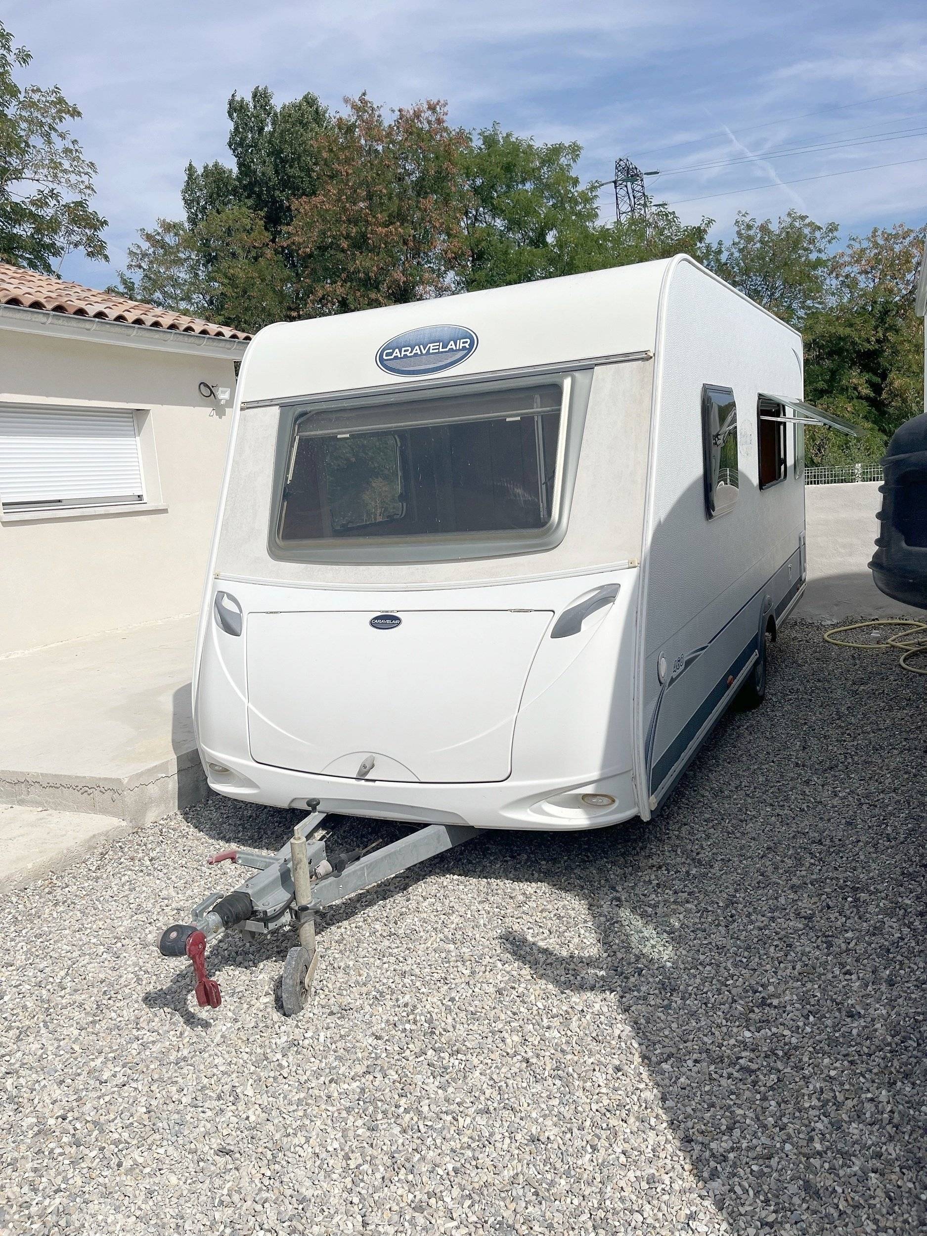Front view from 3/4  - Yescapa