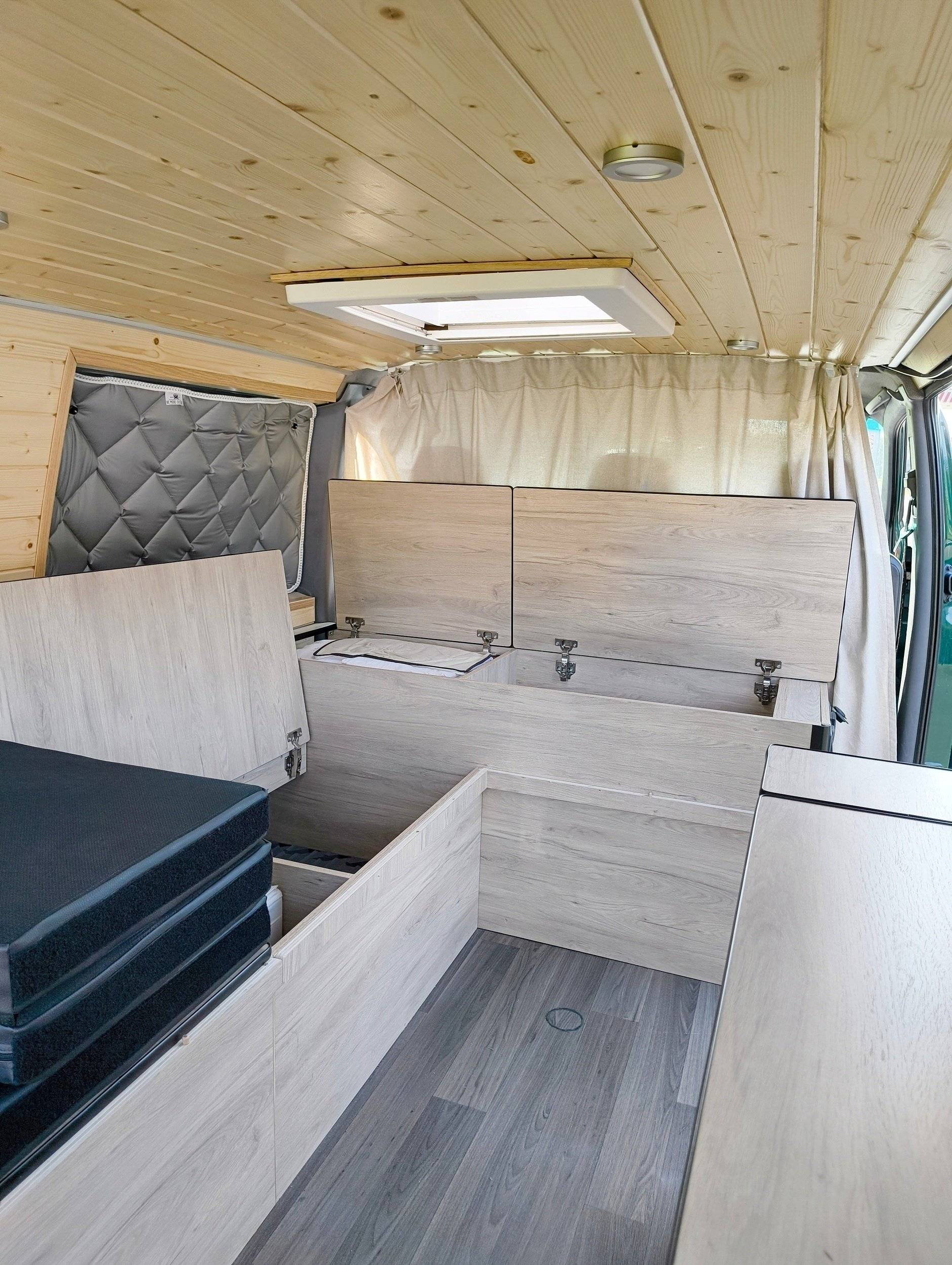 Slaapplaatsen Mercedes Vito 110 CDI - Yescapa