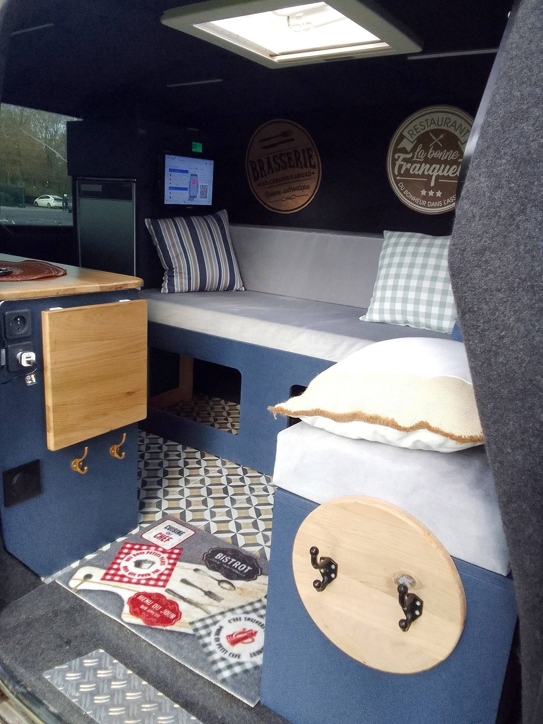 Dinette Volkswagen T5 2,5l 174 ch - Yescapa