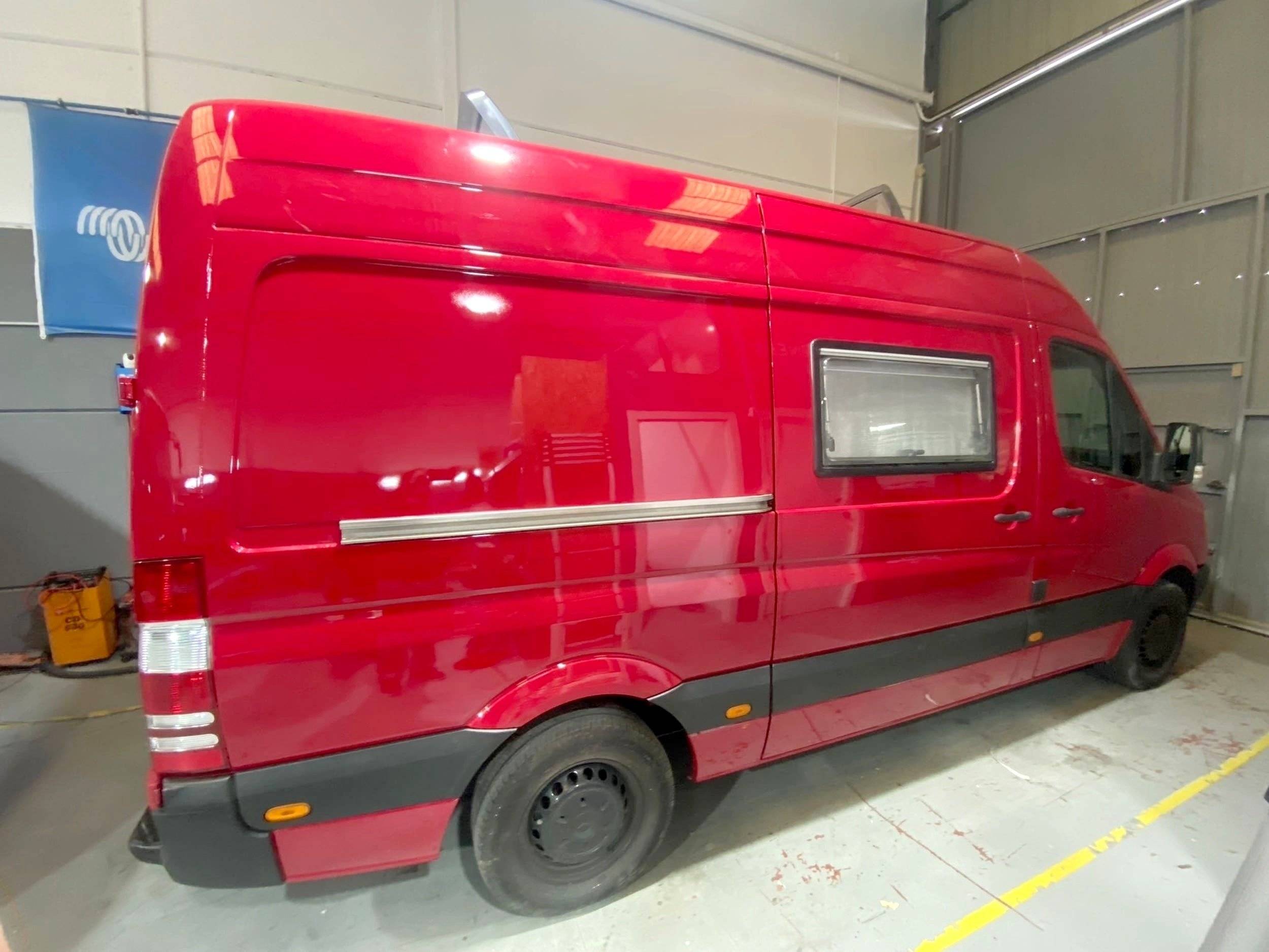 Front view from 3/4 Mercedes - Yescapa