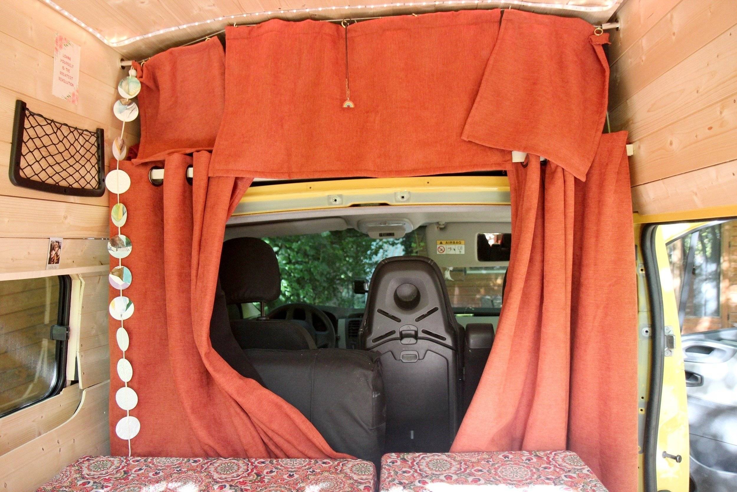 Plazas en cama Renault Trafic - Yescapa