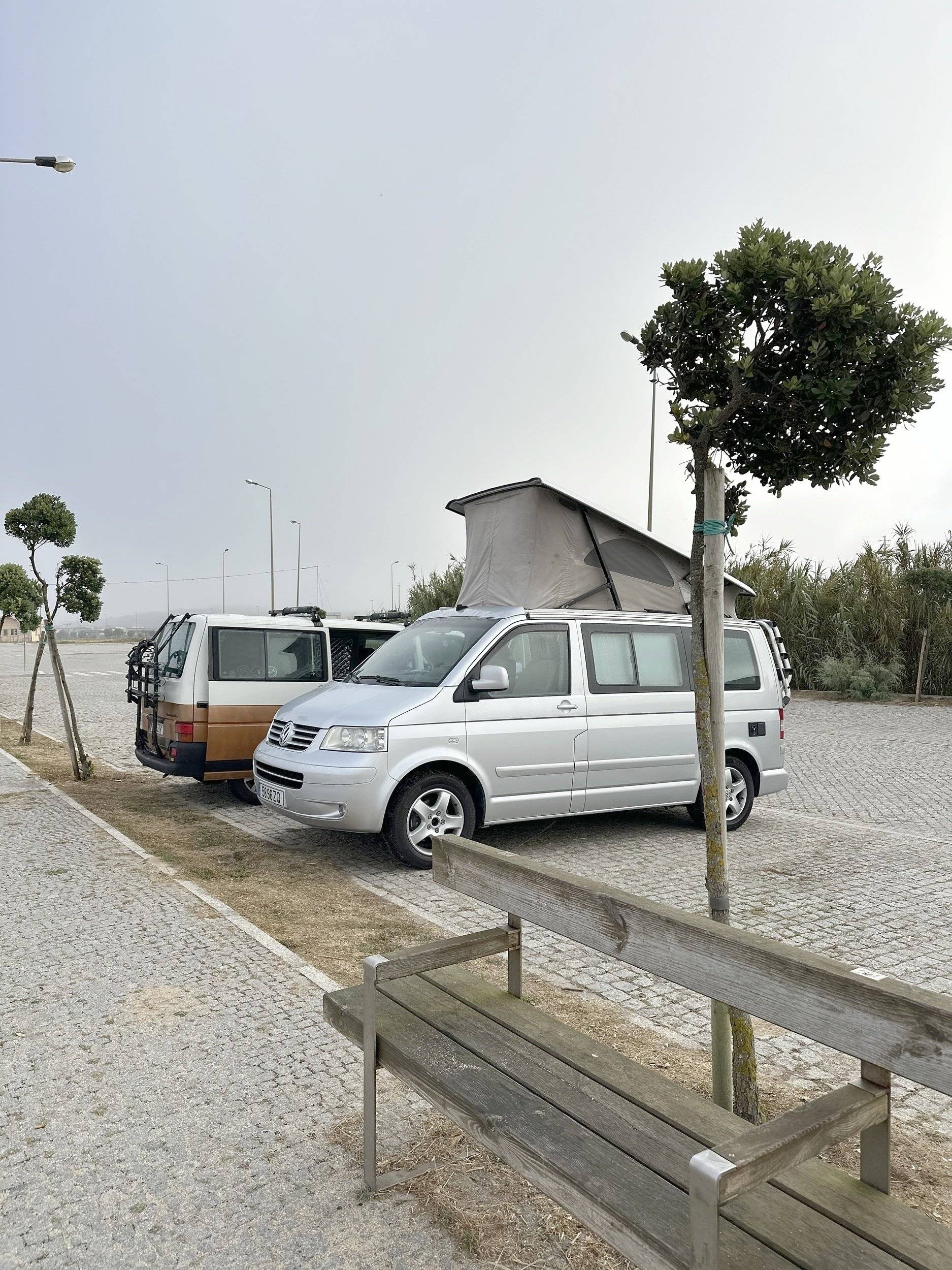 Front view from 3/4 Volkswagen VOLKSWAGEN CALIFORNIA - Yescapa