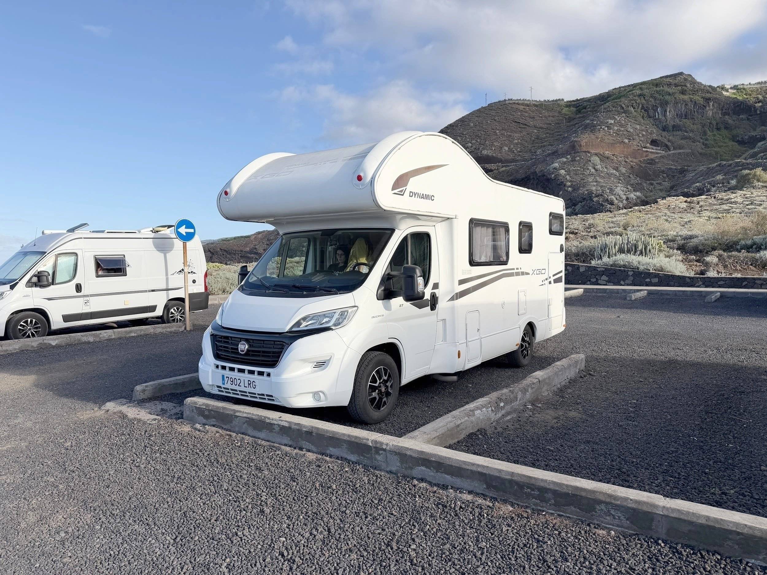 Vista del vehículo ángulo delantero Fiat Ducato 2,3 l 125 ch - Yescapa