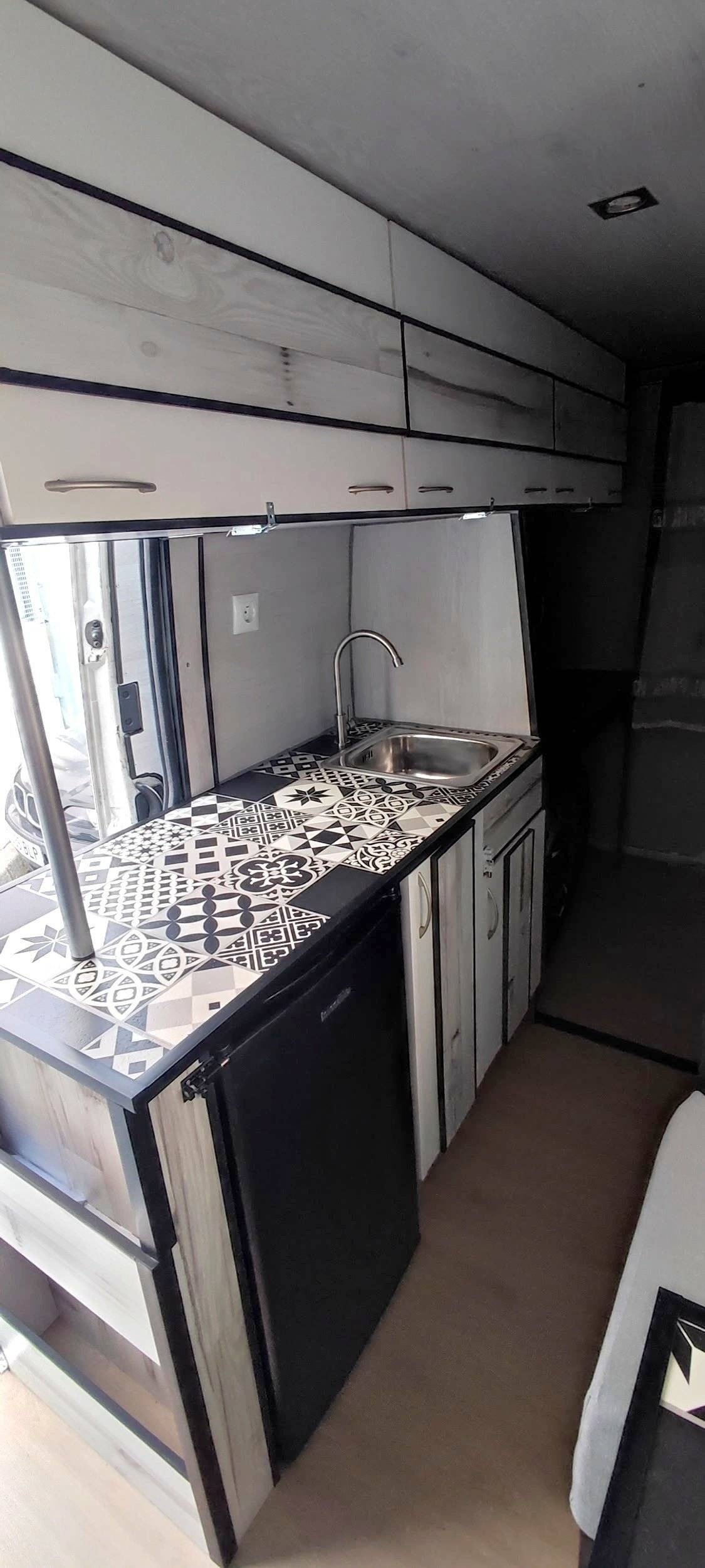 Angolo cucina Nissan Interstar - Yescapa