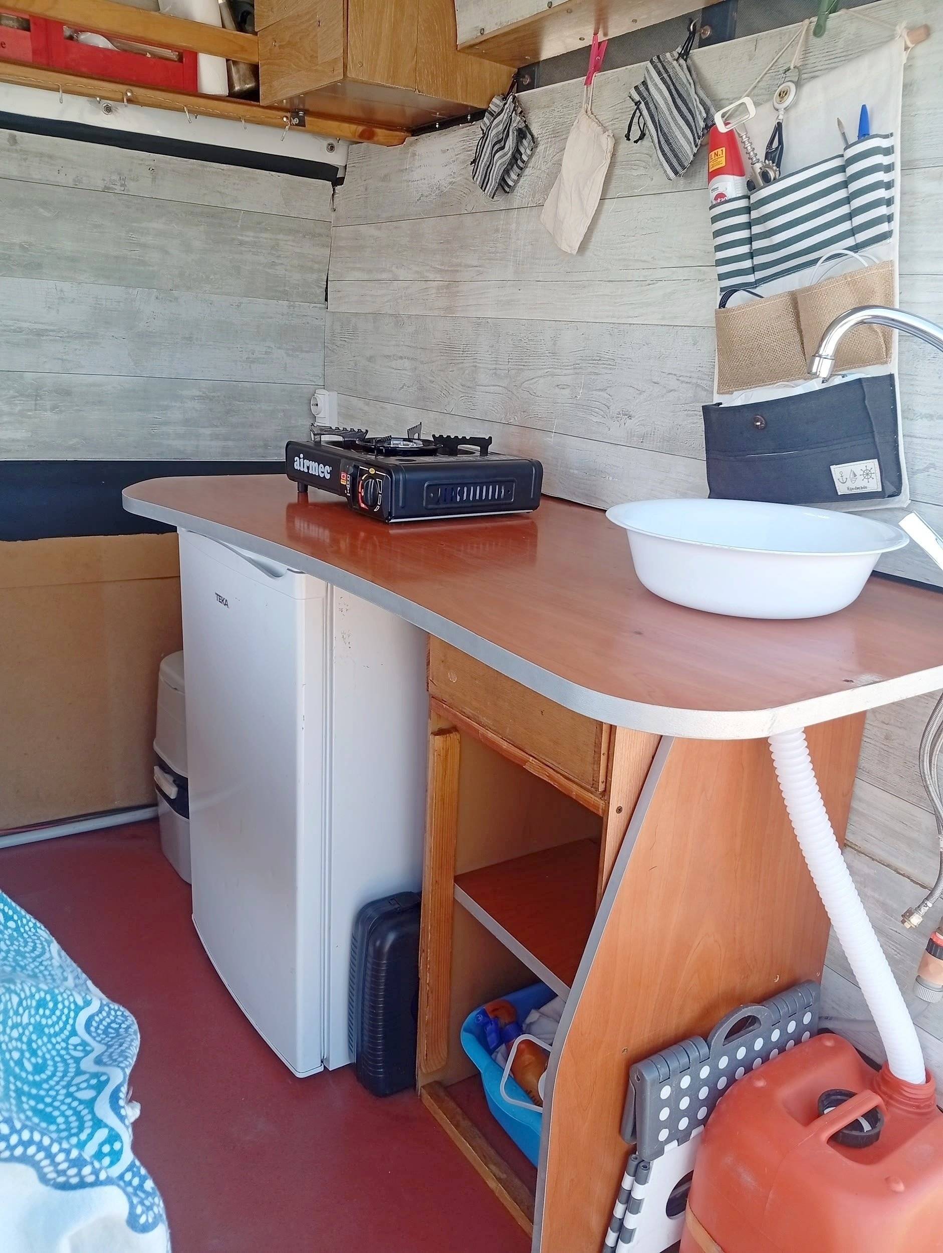 Dining Area Mercedes Sprinter 95 ch - Yescapa