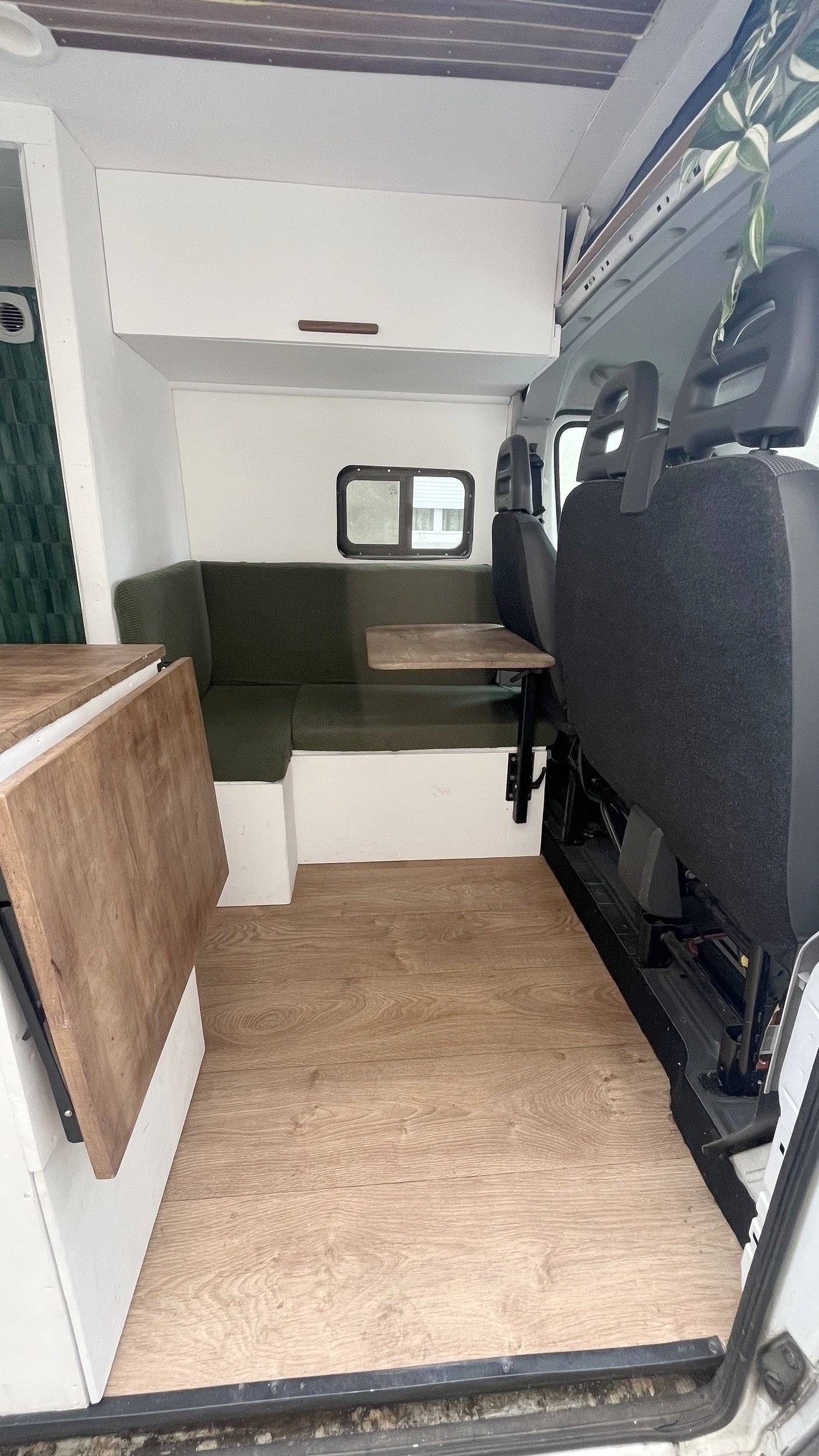 Dining Area Peugeot PEUGEOT BOXER L3H2 - Yescapa