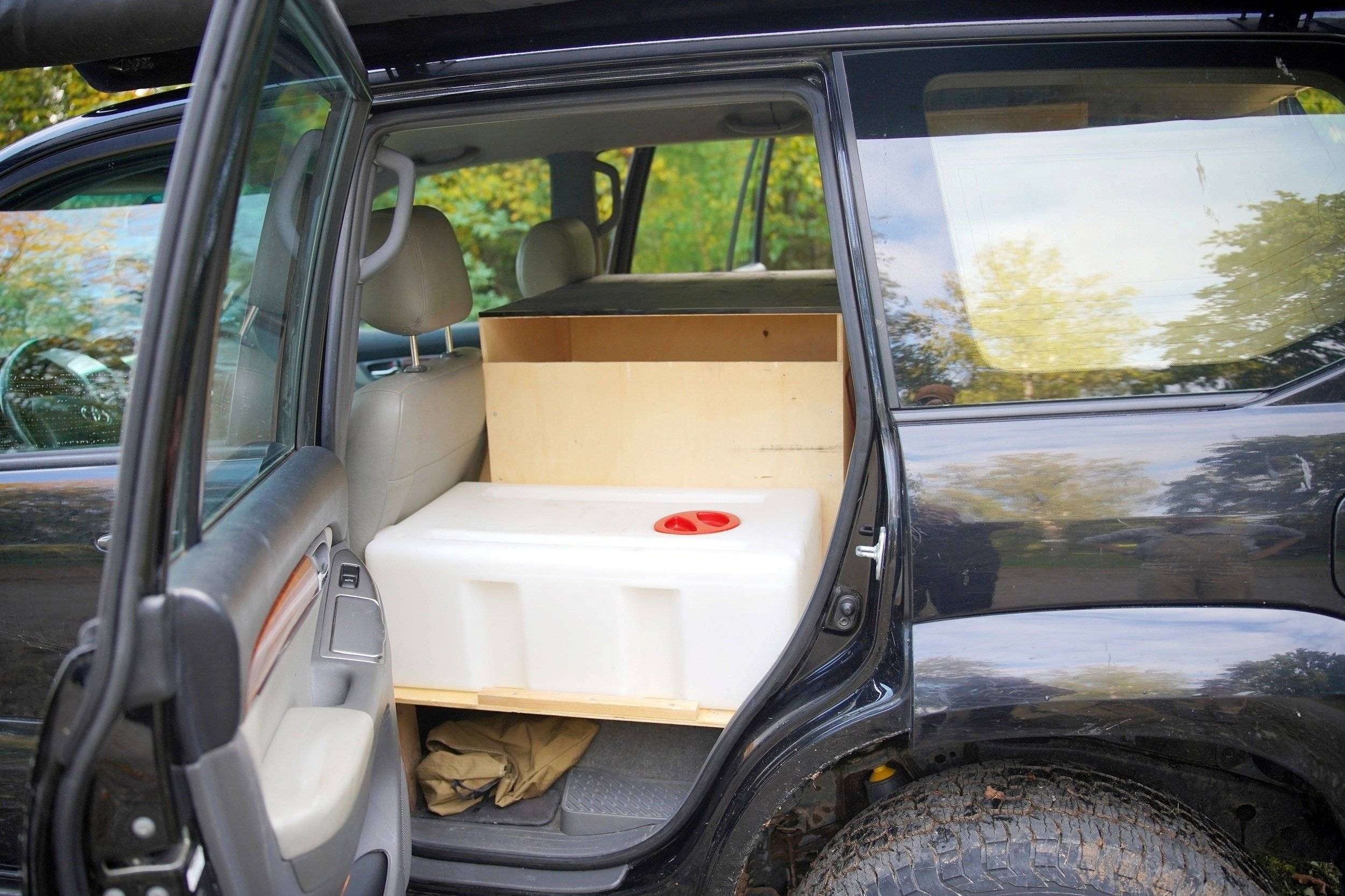 Berth Toyota Land Cruiser - Yescapa