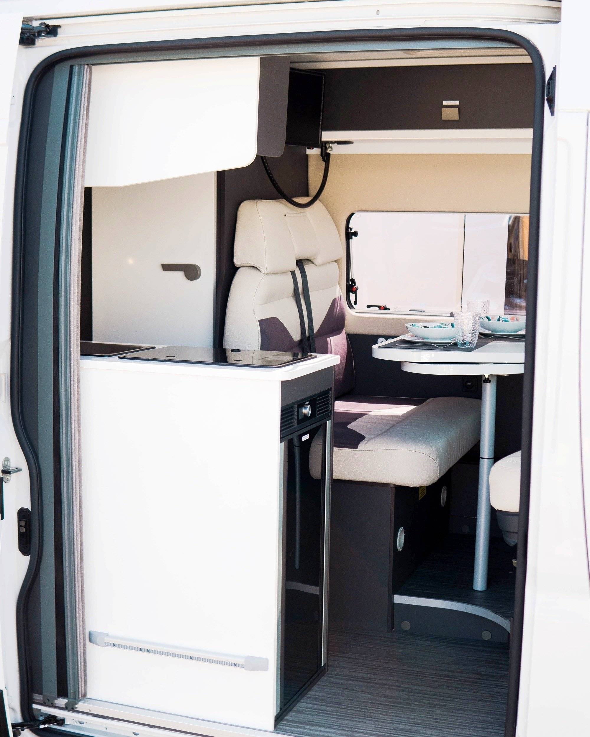 Área de jantar Fiat Fiat Ducato 140 CV - Yescapa